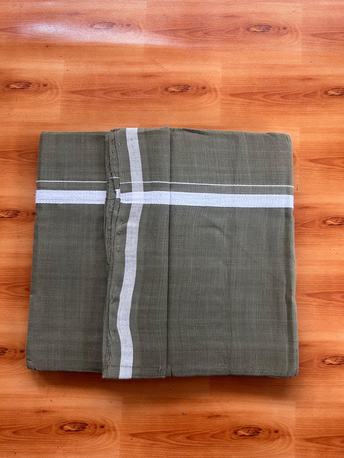Kerala Handloom Single Kaily/Lungi - KaithariKada 100% Pure Cotton - 40s - 0.5 cm White Kara With Olive Green Shaded colour Body - (2 meter / 4 muzham) - 4 KK5539 ELA