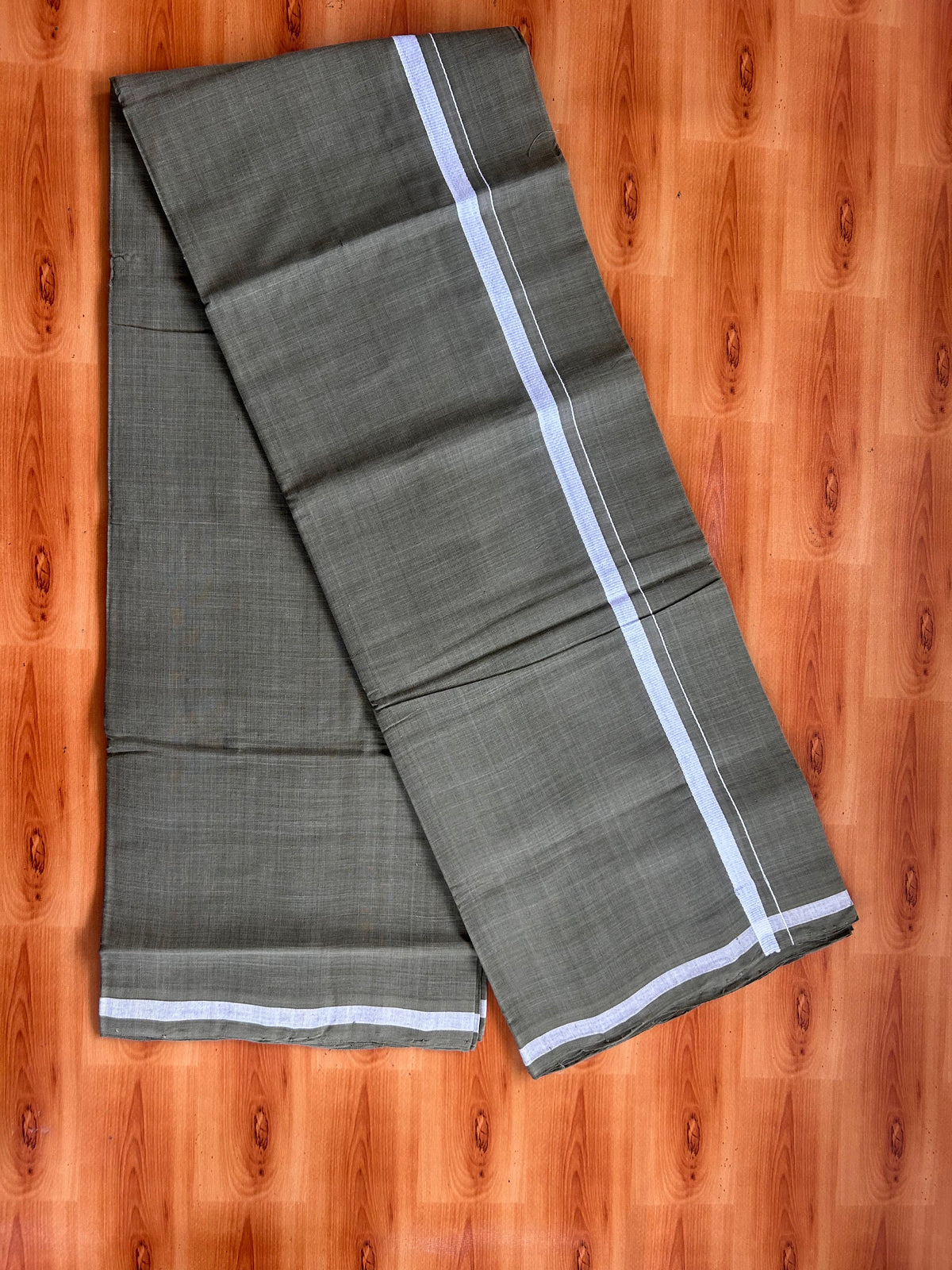 Kerala Handloom Single Kaily/Lungi - KaithariKada 100% Pure Cotton - 40s - 0.5 cm White Kara With Olive Green Shaded colour Body - (2 meter / 4 muzham) - 4 KK5539 ELA