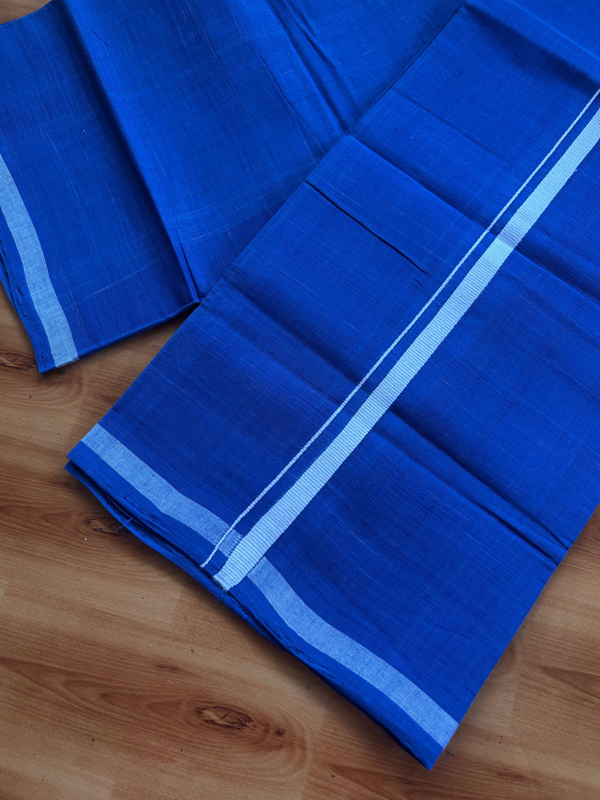 Kerala Handloom Single Kaily/Lungi - KaithariKada 100% Pure Cotton - 40s - 0.5 cm White Kara With Blue Shaded colour Body - (2 meter / 4 muzham) - 11 KK5539 ELA