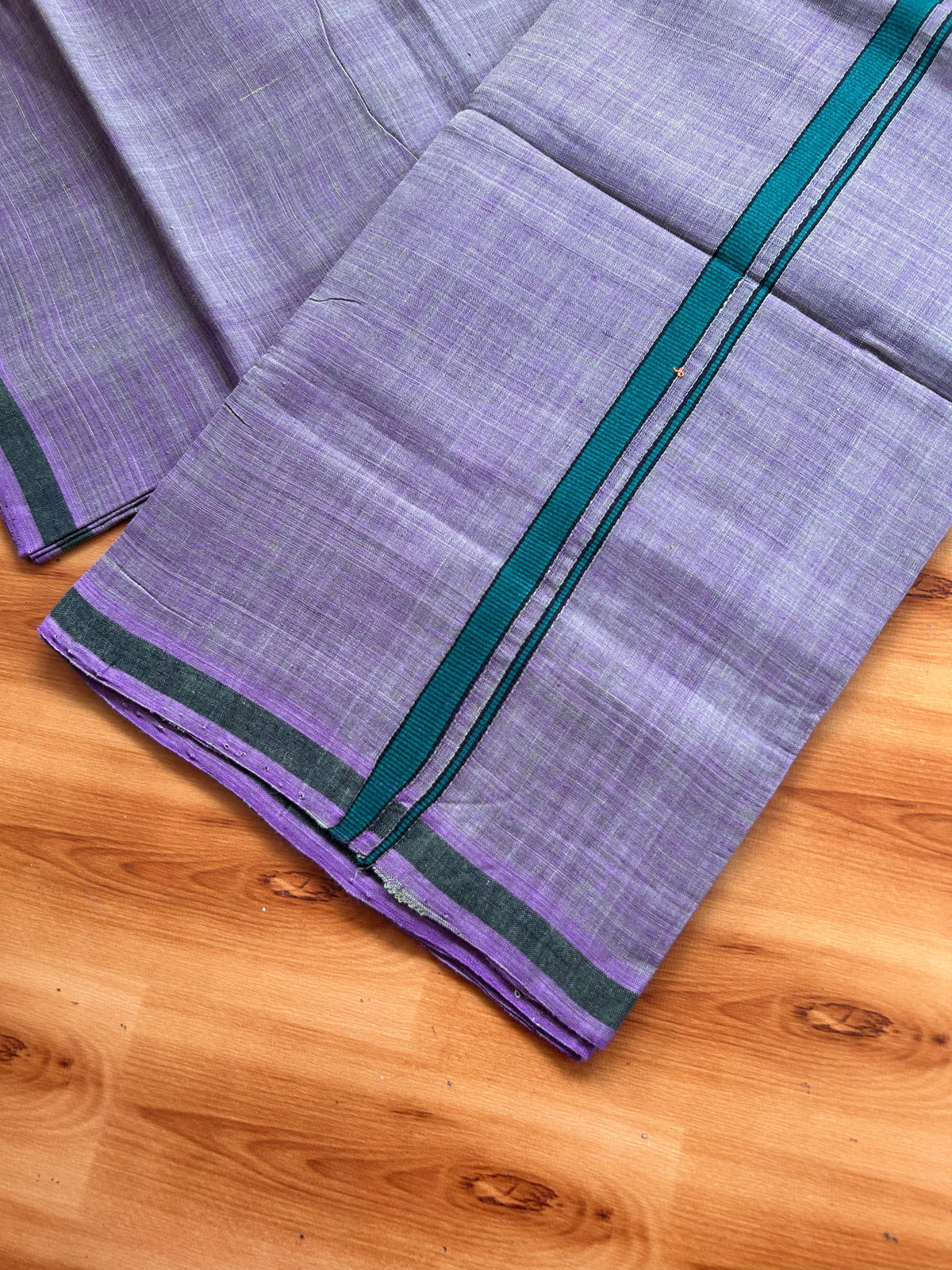 Kerala Handloom Single Kaily/Lungi - KaithariKada 100% Pure Cotton - 40s - 0.5 cm Green & Black Kara With Light Purple Olive Green Shaded colour Body - (2 meter / 4 muzham) - 20 KK5539 ELA