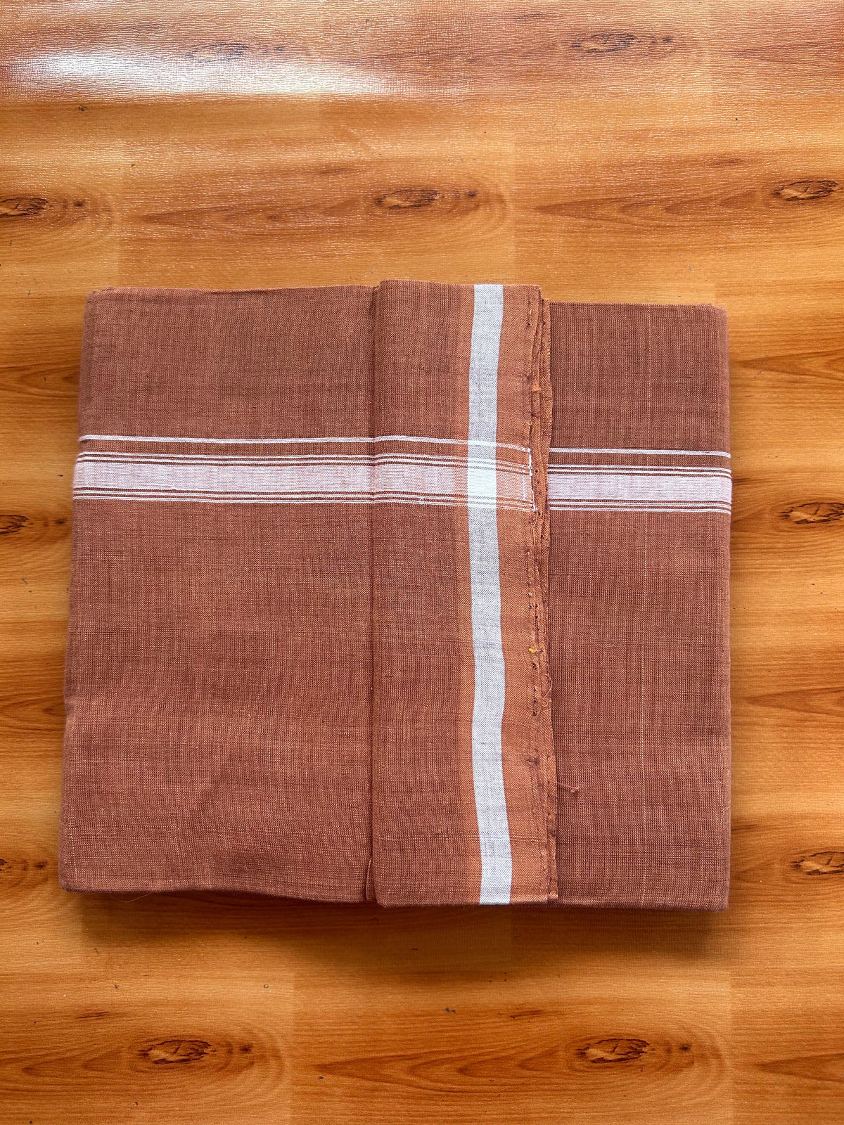 Kerala Handloom Single Kaily/Lungi - KaithariKada 100% Pure Cotton - 40s - 0.5 cm White Kara With Kavi Shaded colour Body - (2 meter / 4 muzham) - 22 KK5539 ELA