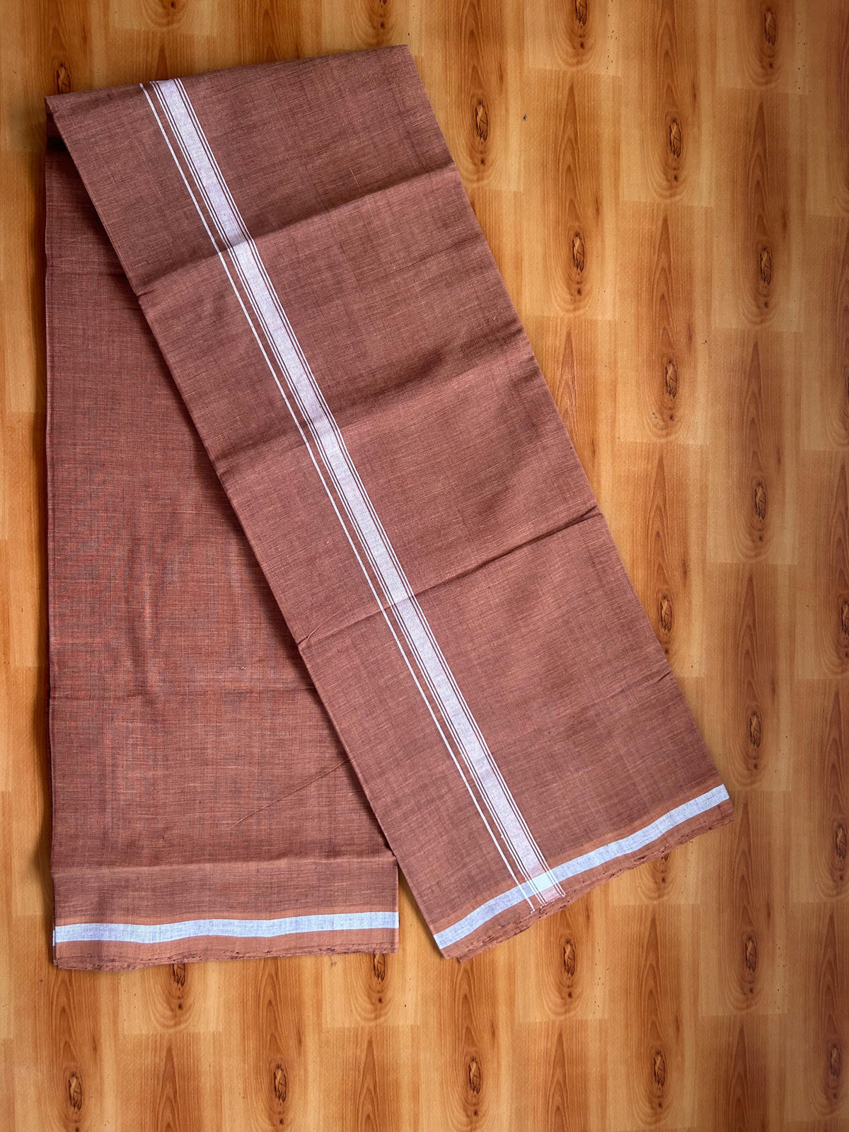 Kerala Handloom Single Kaily/Lungi - KaithariKada 100% Pure Cotton - 40s - 0.5 cm White Kara With Kavi Shaded colour Body - (2 meter / 4 muzham) - 22 KK5539 ELA