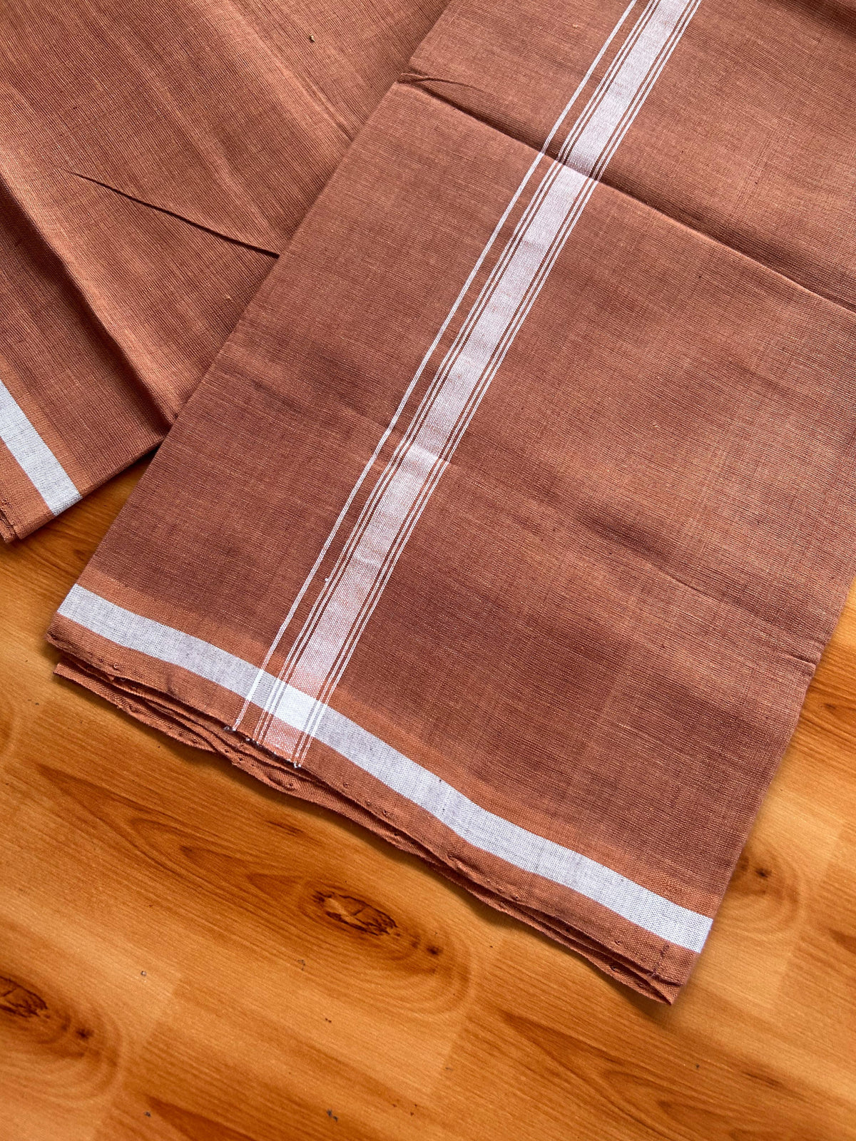 Kerala Handloom Single Kaily/Lungi - KaithariKada 100% Pure Cotton - 40s - 0.5 cm White Kara With Kavi Shaded colour Body - (2 meter / 4 muzham) - 22 KK5539 ELA