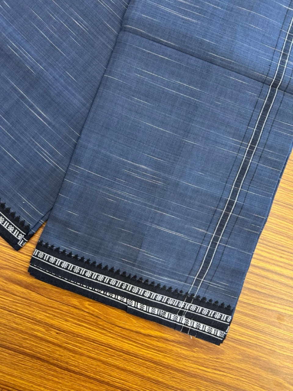 Premium Kathar Type Kavi Mund Pure cotton - Kaitharikada - Single Kaily / Lungi - 1 inch Black & White Stripes Kara kuppadam Border with Dark Blue colour body (2 meter / 4 muzham) - 4 KK8039 MUT