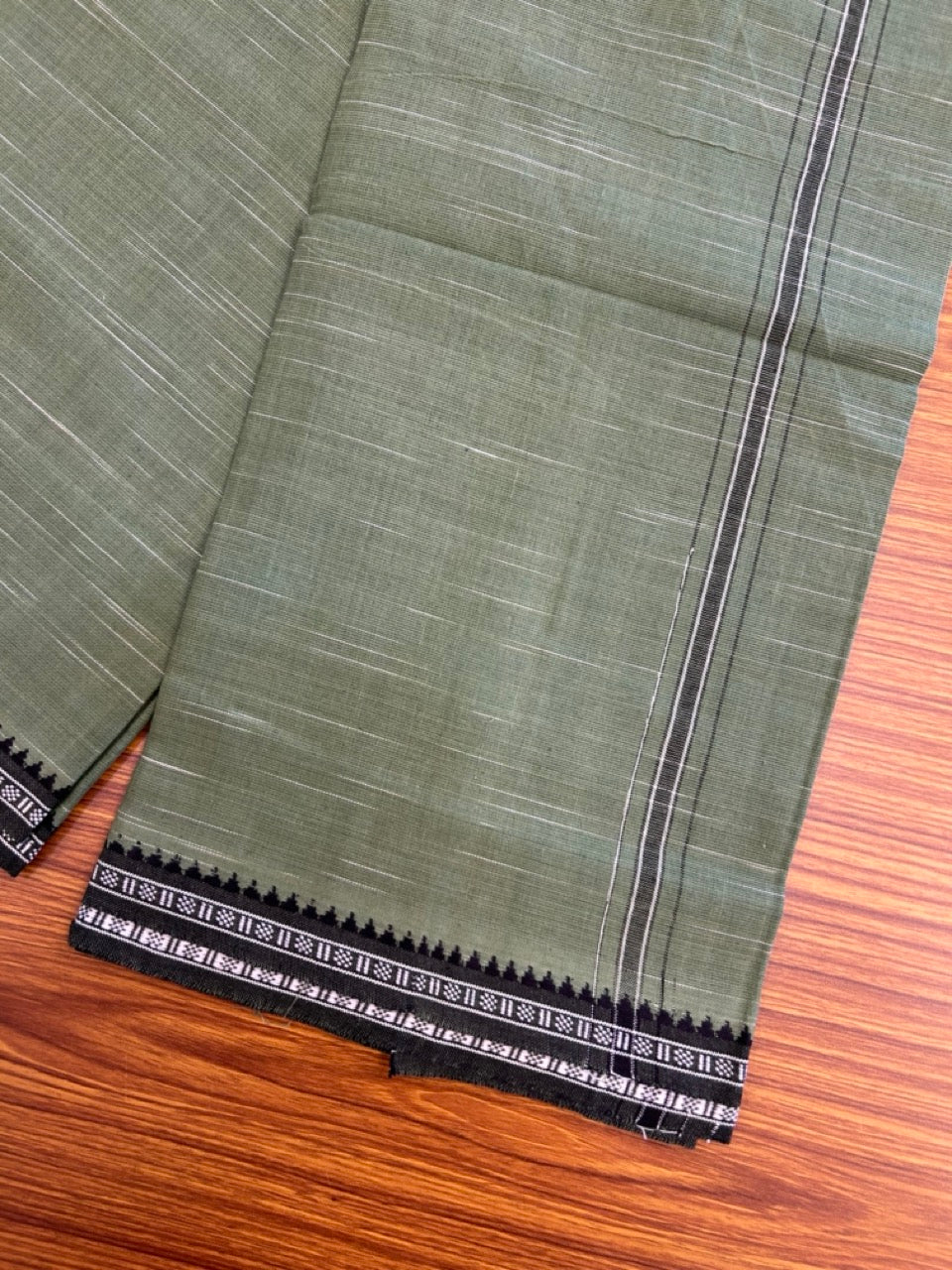 Premium Kathar Type Kavi Mund Pure cotton - Kaitharikada - Single Kaily / Lungi - 1 inch Black & White Stripes Kara kuppadam Border with Green colour body  (2 meter / 4 muzham) - 2 KK8039 MUT