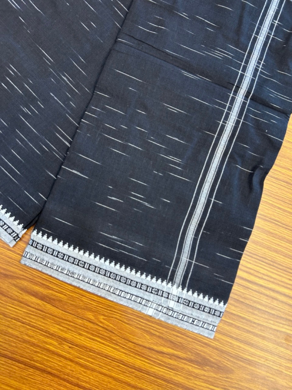 Premium Kathar Type Kavi Mund Pure cotton - Kaitharikada - Single Kaily / Lungi - 1 inch White Stripes Kara kuppadam Border with Black colour body (2 meter / 4 muzham) - 7 KK8039 MUT