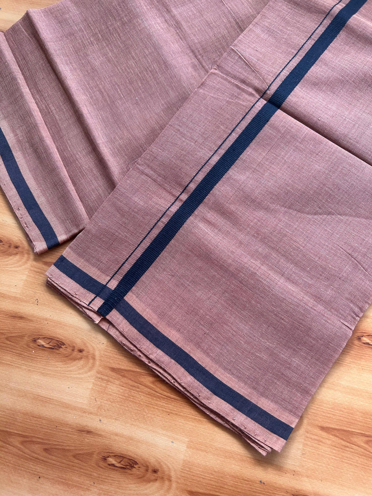 Kerala Handloom Single Kaily/Lungi - KaithariKada 100% Pure Cotton - 40s - 0.5 cm Black Kara With Kavi Shaded colour Body - (2 meter / 4 muzham) - 29 KK5539 ELA