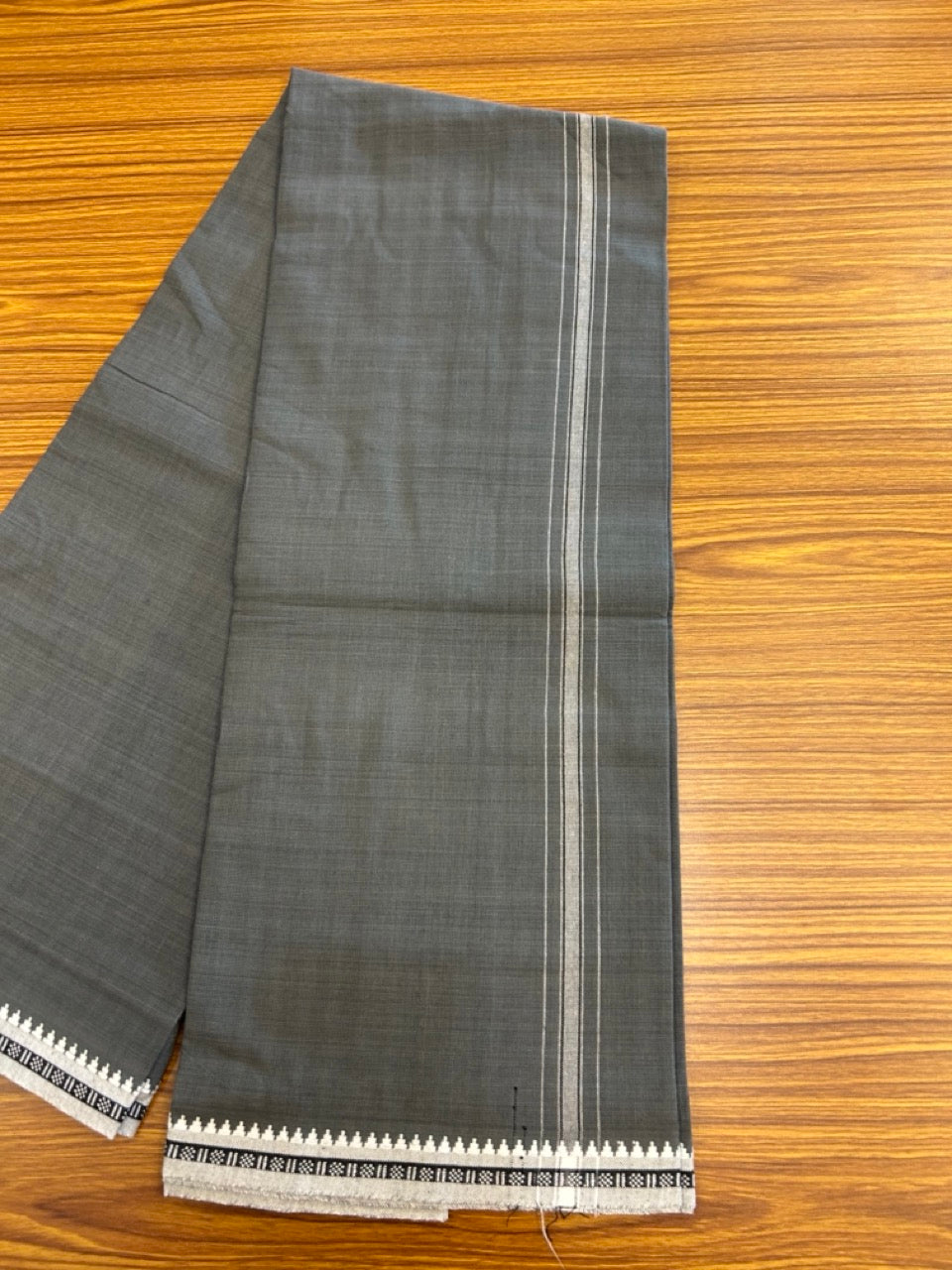 Premium Kathar Type Kavi Mund Pure cotton - Kaitharikada - Single Kaily / Lungi - 1 inch White Stripes Kara kuppadam Border with Grey colour body (2 meter / 4 muzham) - 11 KK8039 MUT