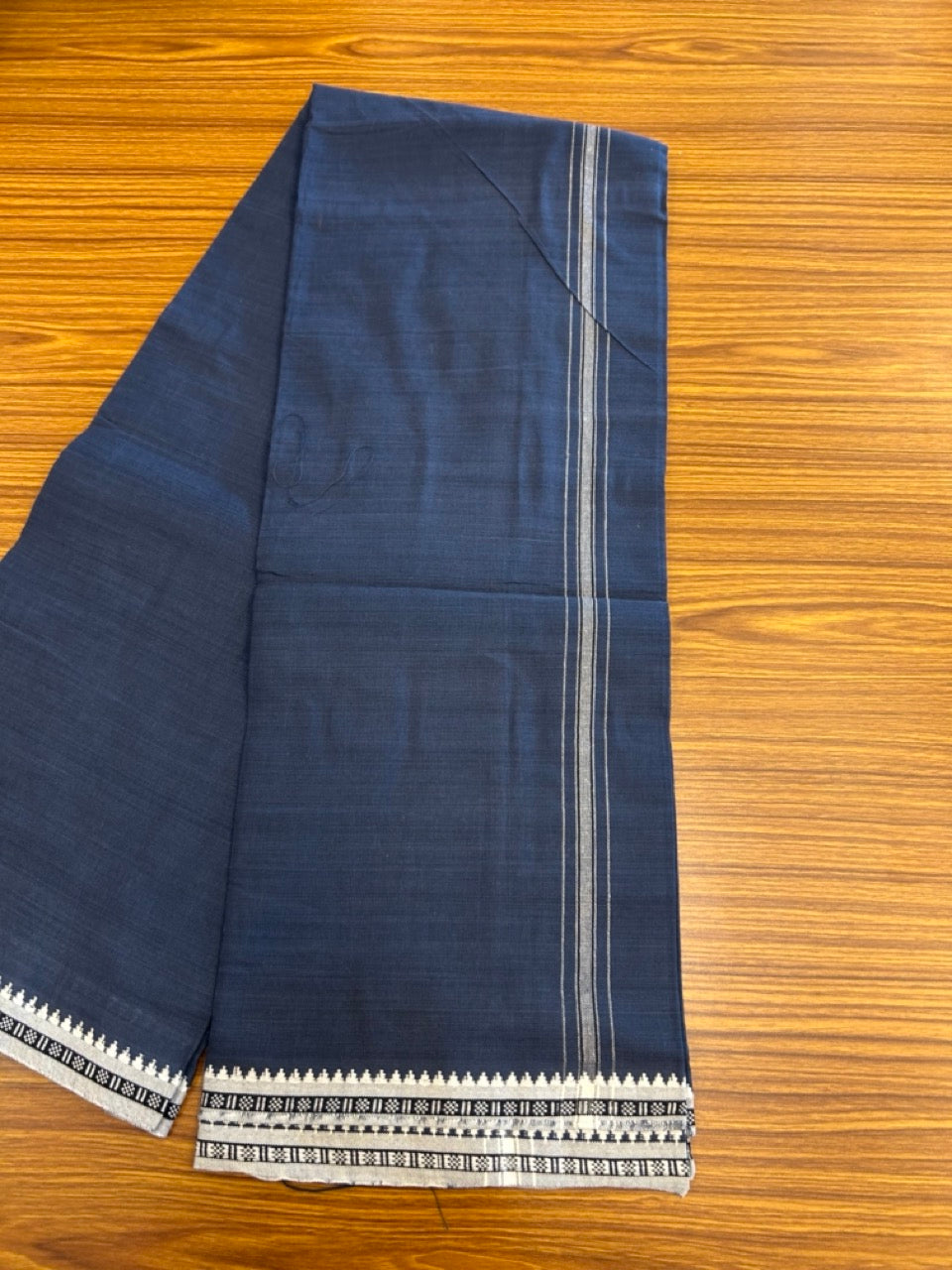 Premium Kathar Type Kavi Mund Pure cotton - Kaitharikada - Single Kaily / Lungi - 1 inch Black &White Stripes Kara kuppadam Border with Navy Blue colour body (2 meter / 4 muzham) - 9 KK8039 MUT