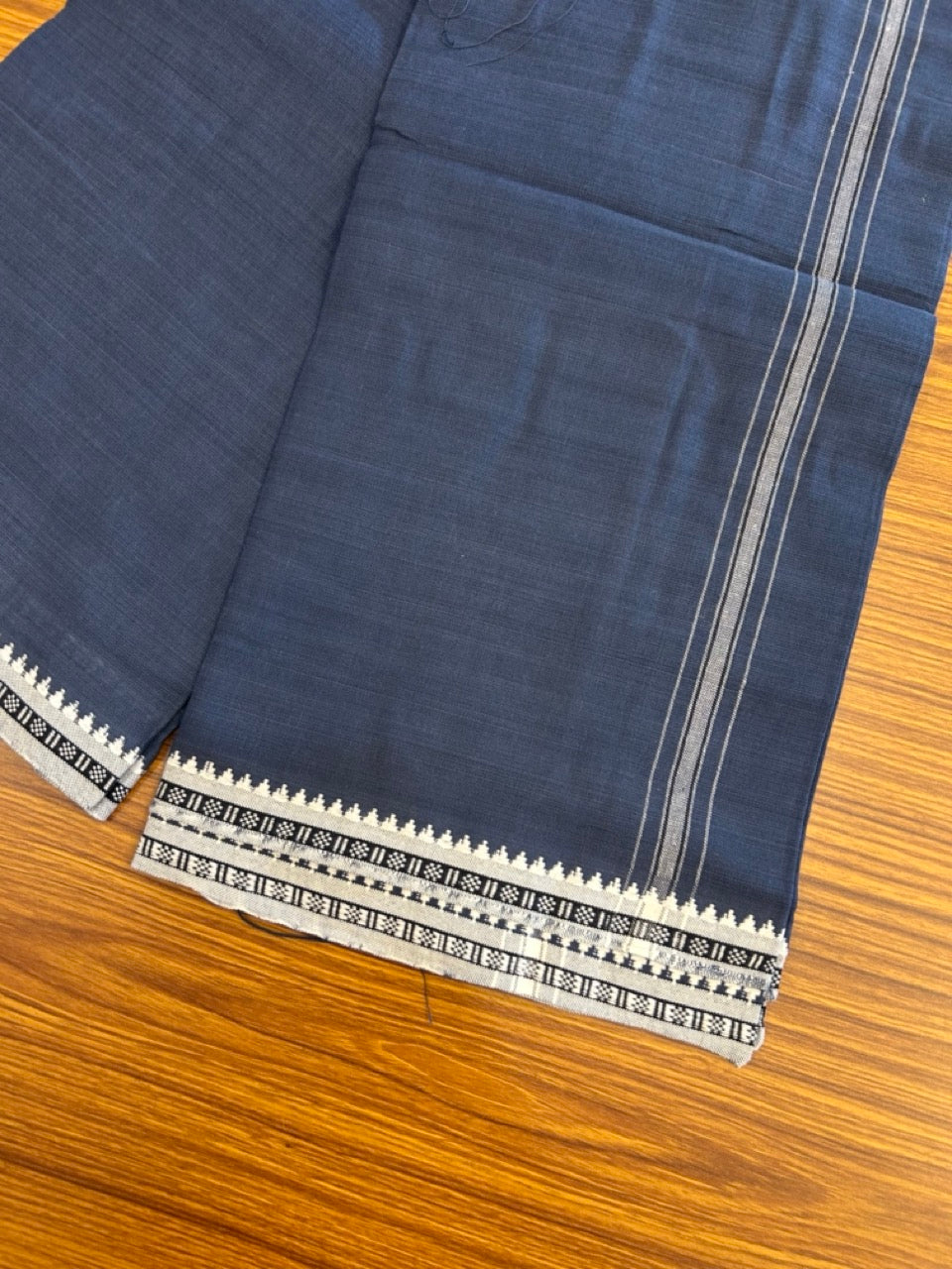 Premium Kathar Type Kavi Mund Pure cotton - Kaitharikada - Single Kaily / Lungi - 1 inch Black &White Stripes Kara kuppadam Border with Navy Blue colour body (2 meter / 4 muzham) - 9 KK8039 MUT