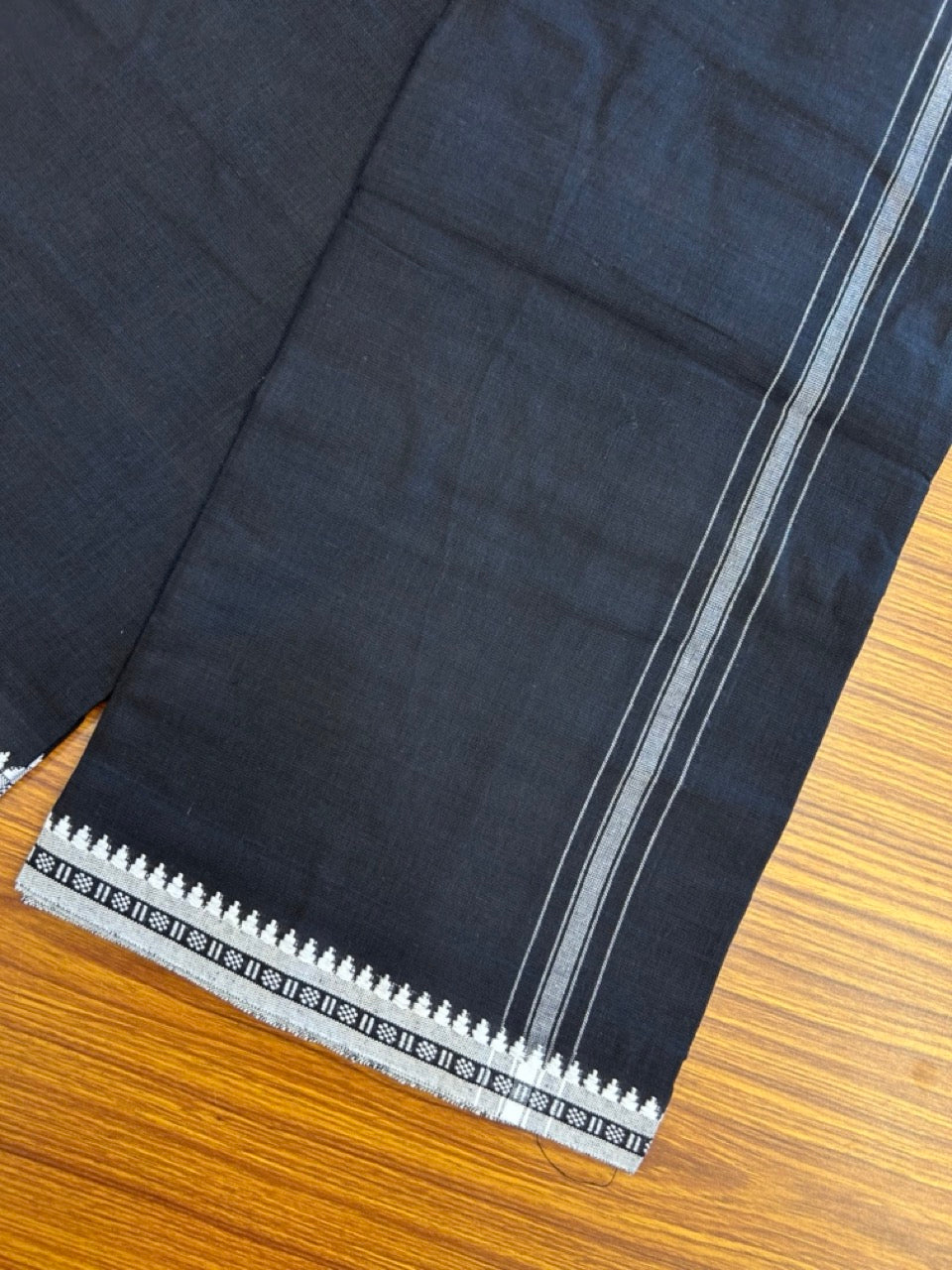 Premium Kathar Type Kavi Mund Pure cotton - Kaitharikada - Single Kaily / Lungi - 1 inch White Stripes Kara kuppadam Border with Black colour body (2 meter / 4 muzham) - 10 KK8039 MUT