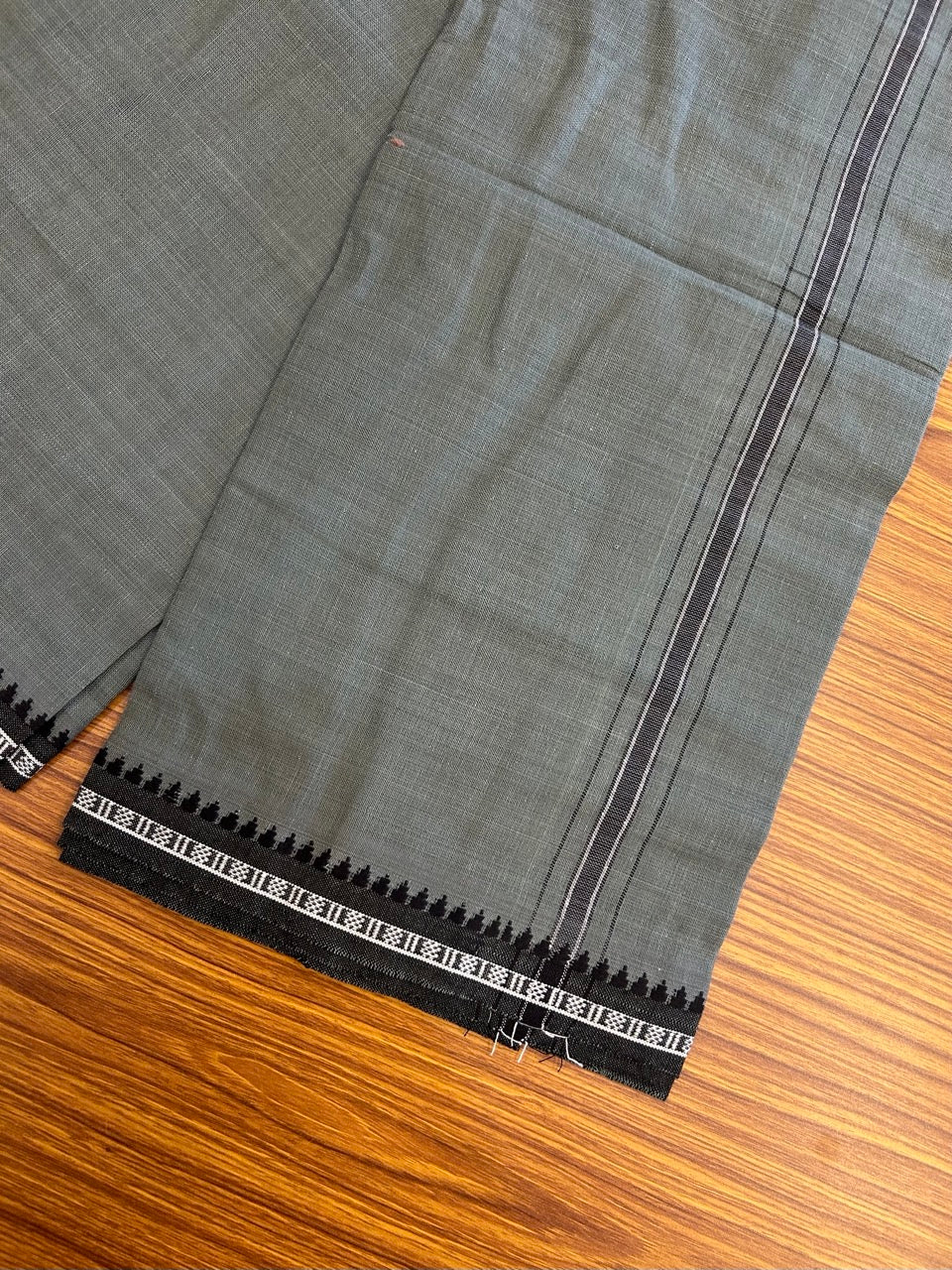 Premium Kathar Type Kavi Mund Pure cotton - Kaitharikada - Single Kaily / Lungi - 1 inch White Stripes Kara kuppadam Border with Greyish Green colour body (2 meter / 4 muzham) - 12 KK8039 MUT