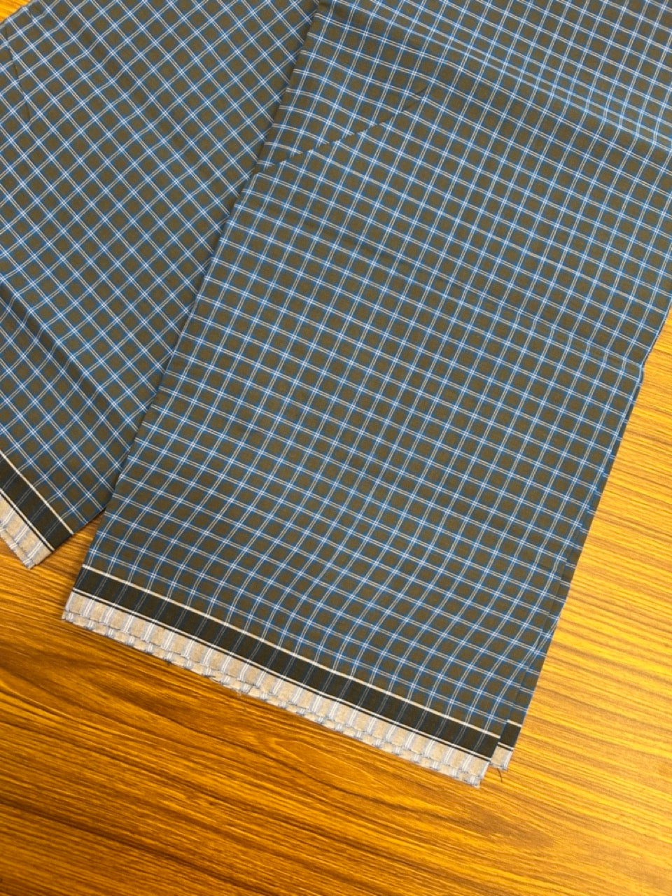 Premium Kathar Type Mund Pure cotton - Kaitharikada - Single Kaily / Lungi - 0.5 inch White Border with Olive Green , Blue & Black Stripes body 2.10 mtr (2.10 meter / 4 muzham) - 39 KK8039 MUT