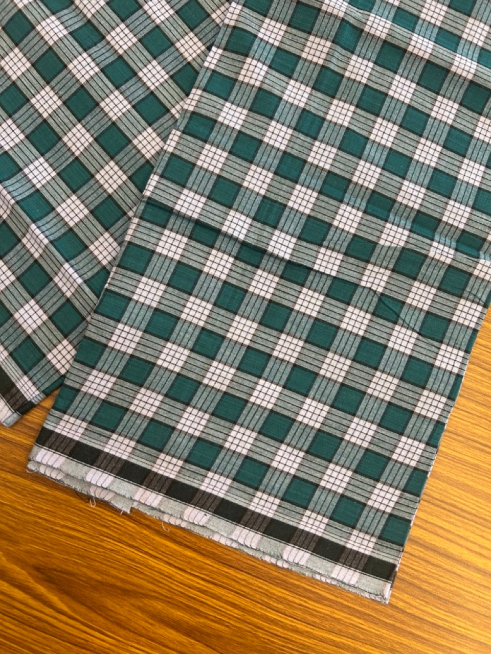 Premium Kathar Type Mund Pure cotton - Kaitharikada - Single Kaily / Lungi - 0.5 inch white Border with Green & Black Check body (2 meter / 4 muzham) - 41 KK8039 MUT