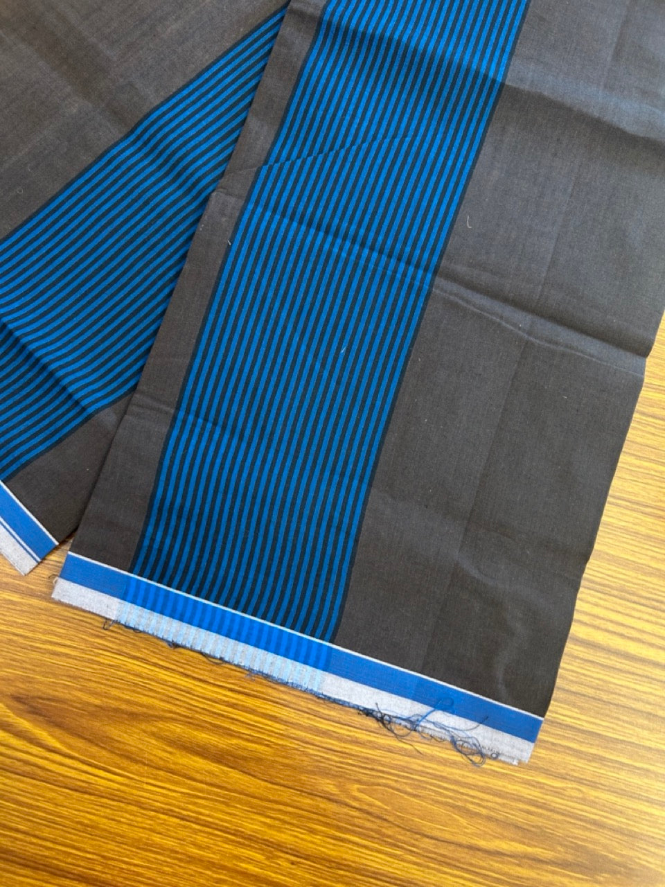 Premium Kathar Type Mund Pure cotton - Kaitharikada - Single Kaily / Lungi - 0.5 inch White Border with Blue , Dark Brown & White Stripes body (2 meter / 4 muzham) - 31 KK8039 MUT