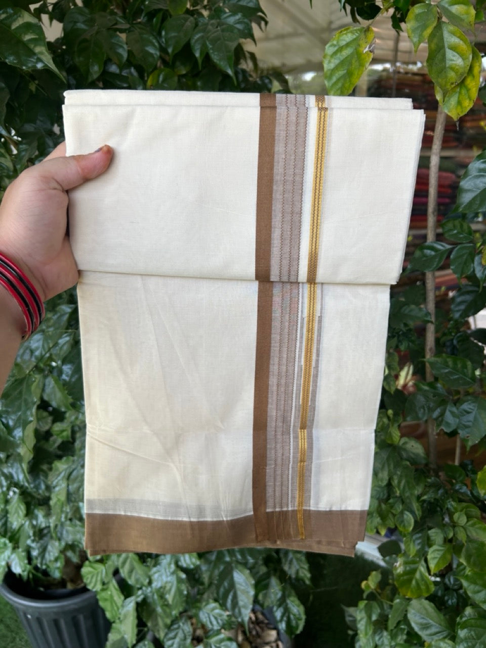 20% Discount ! KaithariKada Balaramapuram 100% Cotton Off White (Unbleached) Double Mundu/Dhoti - 80s - 1.5 inch Gold Kasav & Brown Stripes Chutty kara 4 mtr (8.5 muzham) - 7 KK5302 MUT