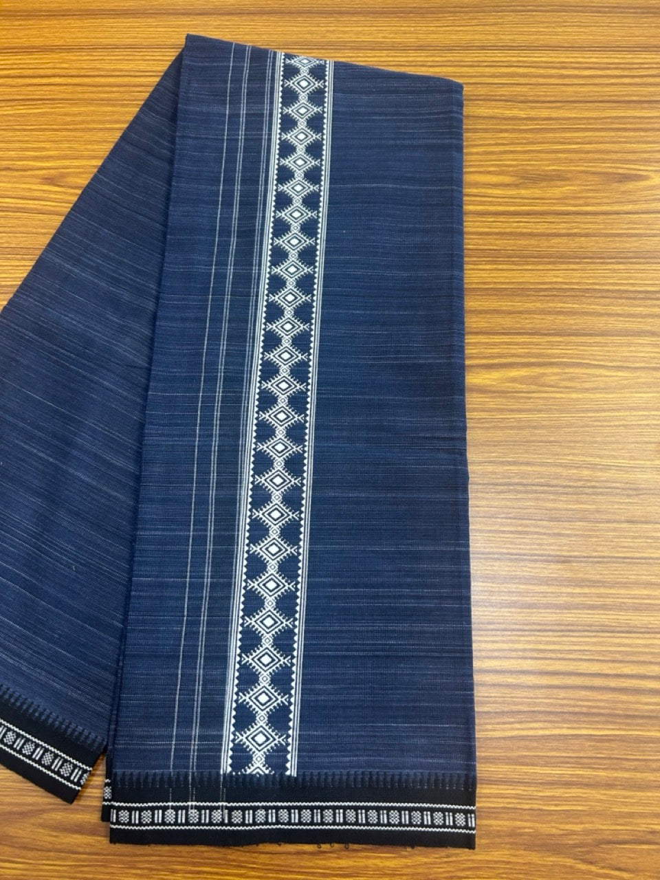 18% Discount!!! Kaitharikada Pure Cotton - Single Kaily / Lungi -  3.5 inch Printed kara with White & Navy Blue colour body Kuppadam Border (2 meter / 4 muzham) - 4KK8016AS