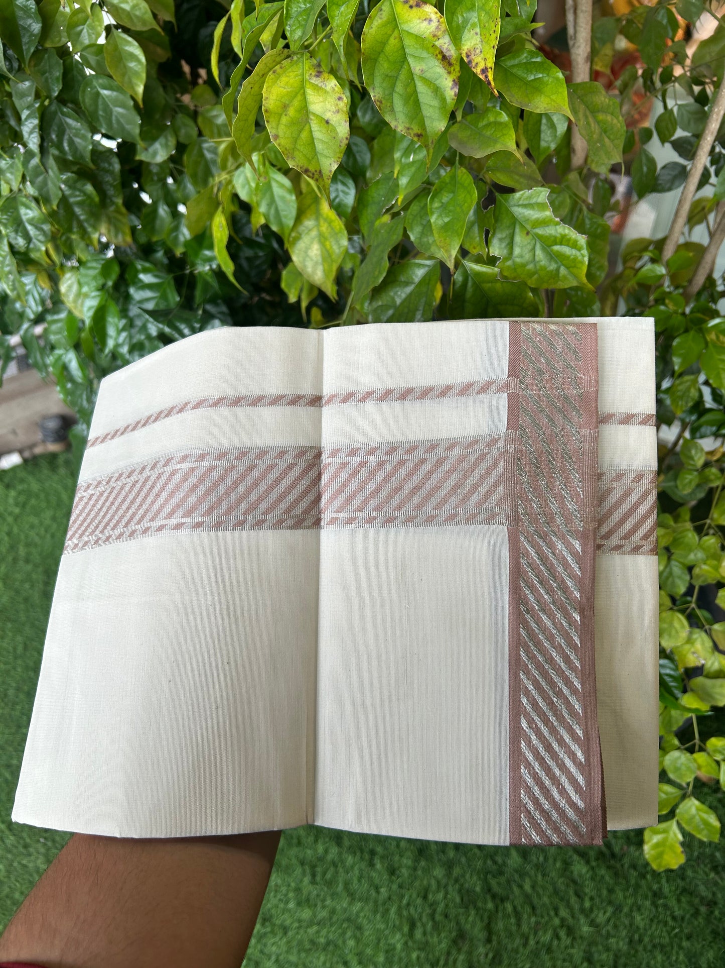 20% Discount ! KaithariKada Balaramapuram 100% Pure Cotton Single Off White Mundu/Dhoti - 30X70 - 1.5 inch Silver Kasav & Rosy Brown Jacquard Design kara 2 mtr (4 Muzham) - 6 KK5327 CJT