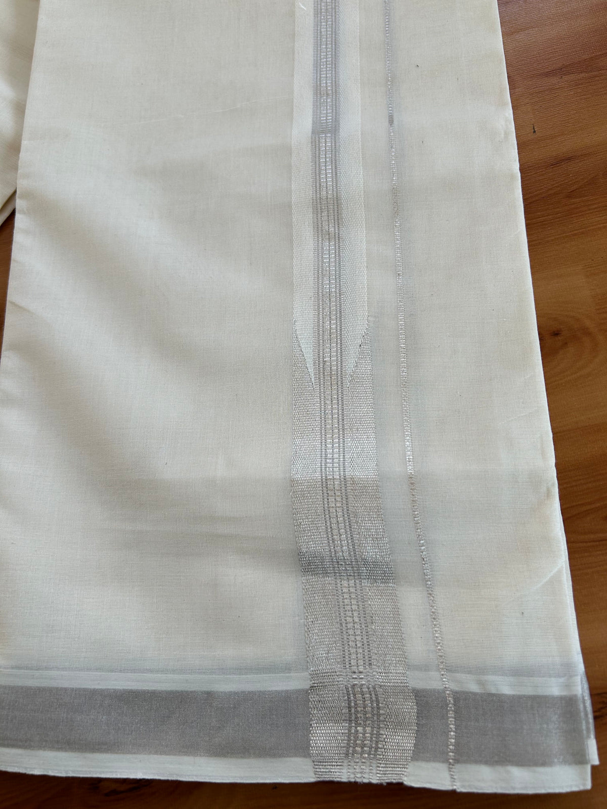 Double off white (Unbleached) Mund/Dhoti - 20% Discount! KaithariKada Pulimood Pure Cotton - 100X100 - 1.25 inch Puliyilakkara Silver kasav chutty 4 m (8.5 Muzham) - 23 KK5543 GAN