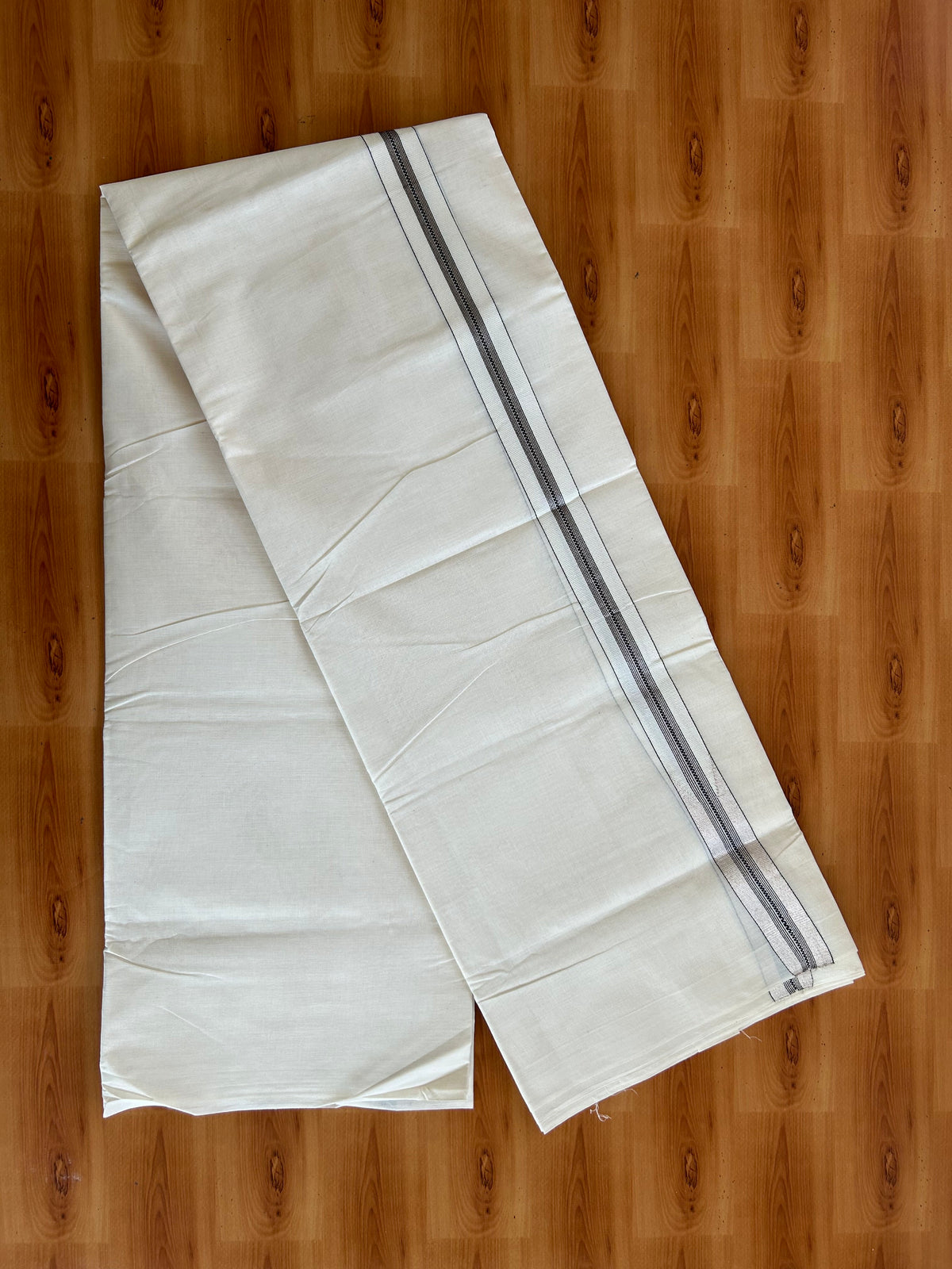 Double off white (Unbleached) Mund/Dhoti - 20% Discount! KaithariKada Pulimood Pure Cotton - 100X100 - 1.25 inch Puliyilakkara Silver kasav & Black chutty 4 m (8.5 Muzham) - 19 KK5543 GAN