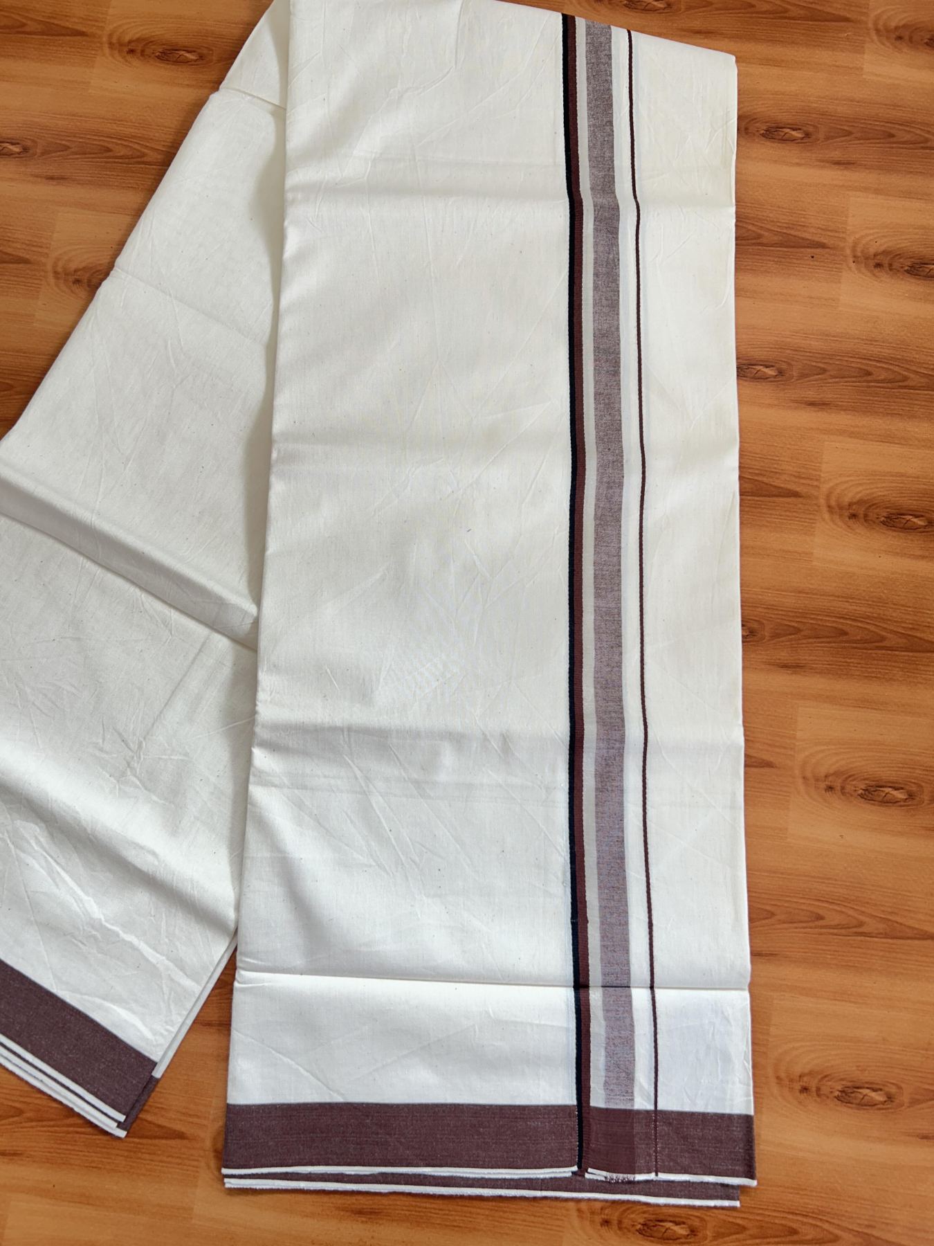 Single Mundu/Dhoti - Off White (Unbleached) 29% Discount !! KaithariKada Balaramapuram 100% Cotton Twisted 60s Thread - 1 Inch Silver Kasav & Black & Chocolate Brown Shaded Kara (2 meter /4 muzham) - 3 KK5393 GL