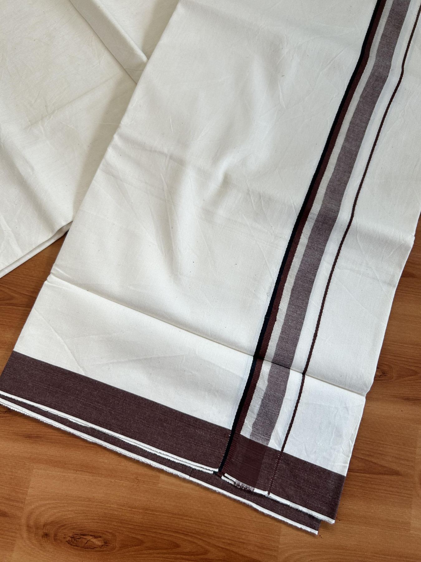 Single Mundu/Dhoti - Off White (Unbleached) 29% Discount !! KaithariKada Balaramapuram 100% Cotton Twisted 60s Thread - 1 Inch Silver Kasav & Black & Chocolate Brown Shaded Kara (2 meter /4 muzham) - 3 KK5393 GL