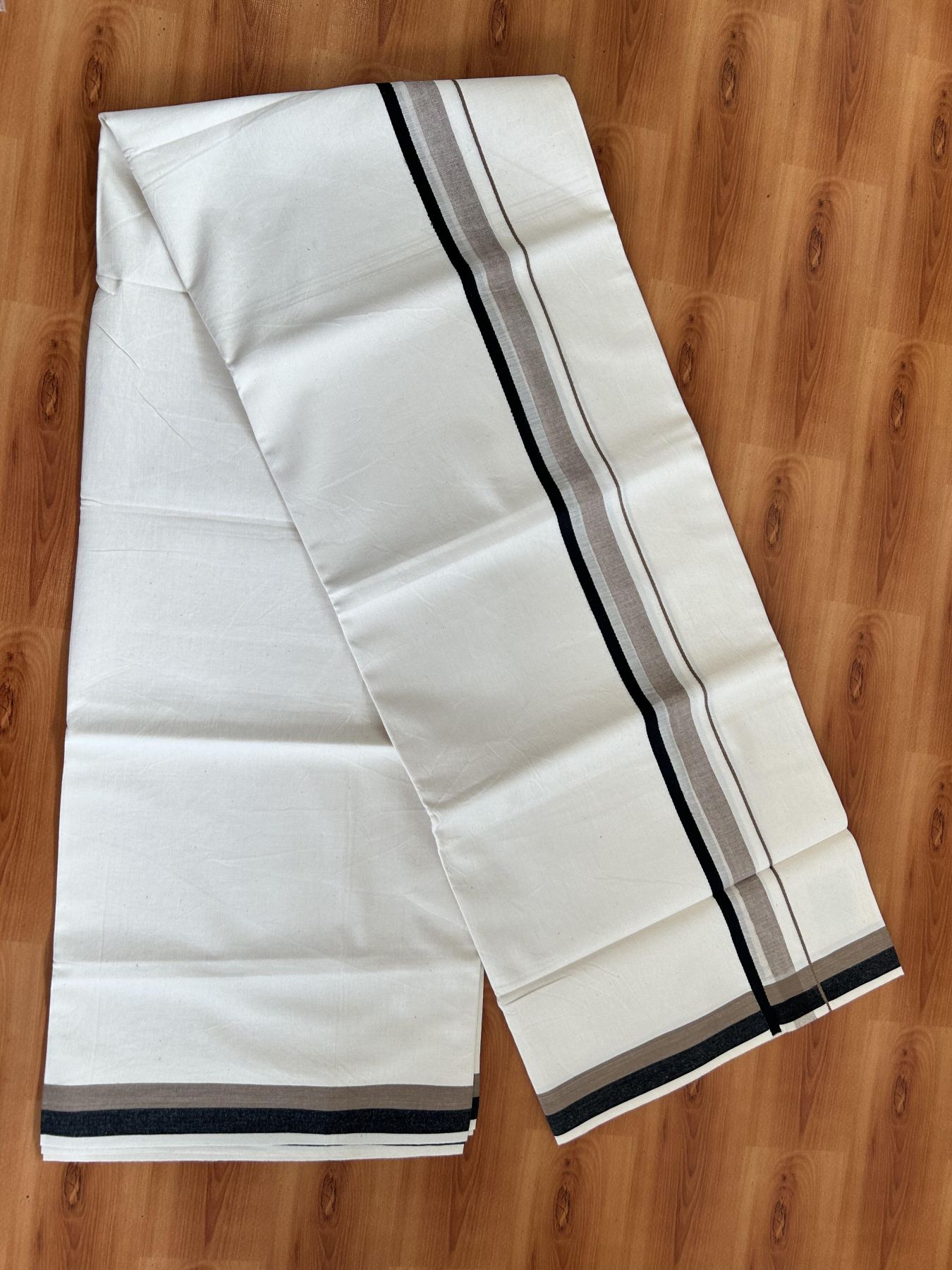 Single Mundu/Dhoti - Off White (Unbleached) 29% Discount !! KaithariKada Balaramapuram 100% Cotton Twisted 60s Thread - 1 Inch Silver Kasav & Black & Light Brown Shaded Kara (2 meter /4 muzham) - 8 KK5393 GL