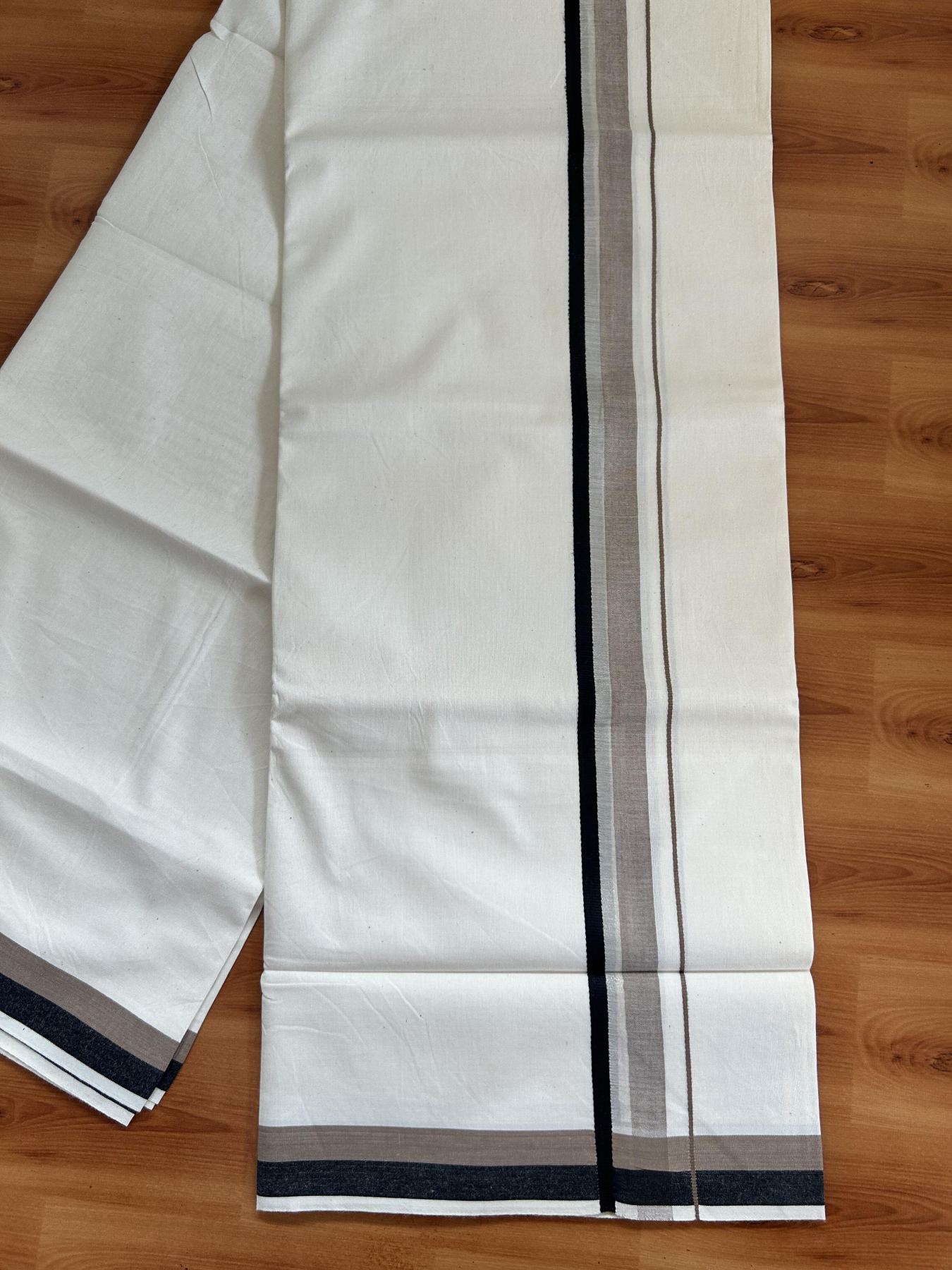 Single Mundu/Dhoti - Off White (Unbleached) 29% Discount !! KaithariKada Balaramapuram 100% Cotton Twisted 60s Thread - 1 Inch Silver Kasav & Black & Light Brown Shaded Kara (2 meter /4 muzham) - 8 KK5393 GL