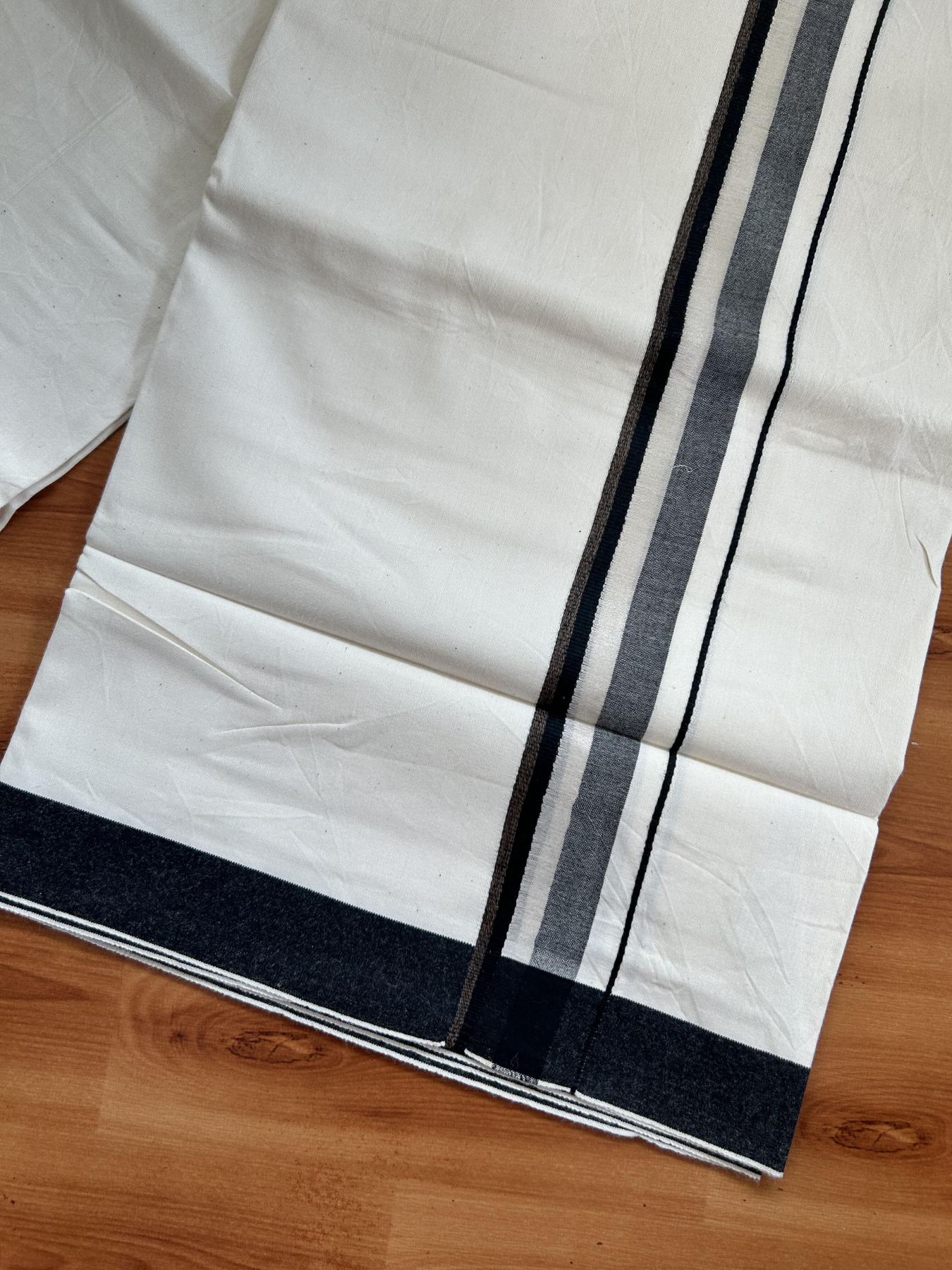 Single Mundu/Dhoti - Off White (Unbleached) 29% Discount !! KaithariKada Balaramapuram 100% Cotton Twisted 60s Thread - 1 Inch Silver Kasav & Black & Brown Shaded Kara (2 meter /4 muzham) - 12 KK5393 GL