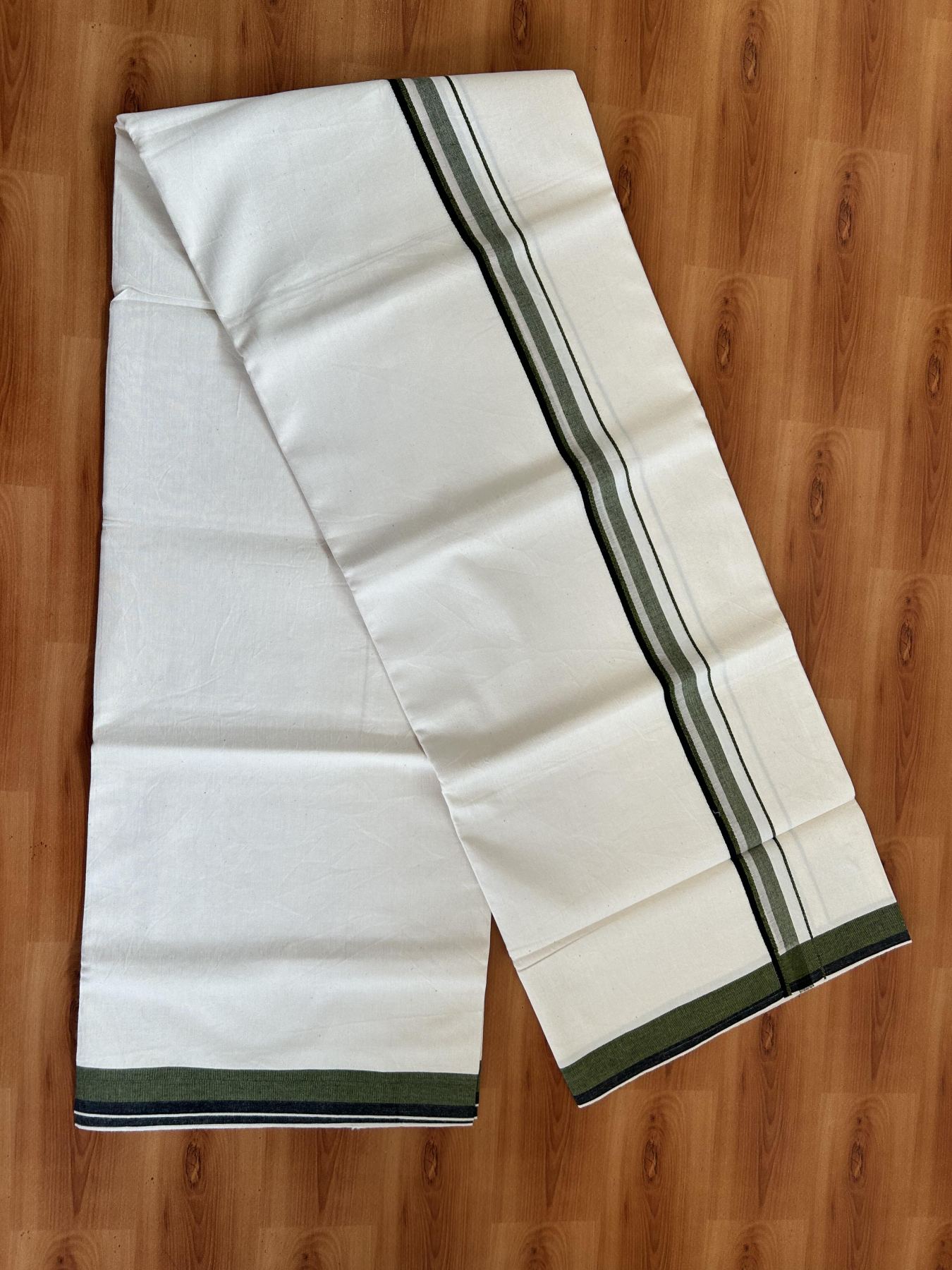 Single Mundu/Dhoti - Off White (Unbleached) 29% Discount !! KaithariKada Balaramapuram 100% Cotton Twisted 60s Thread - 1 Inch Silver Kasav & Black & Light Green Shaded Kara (2 meter /4 muzham) - 6 KK5393 GL