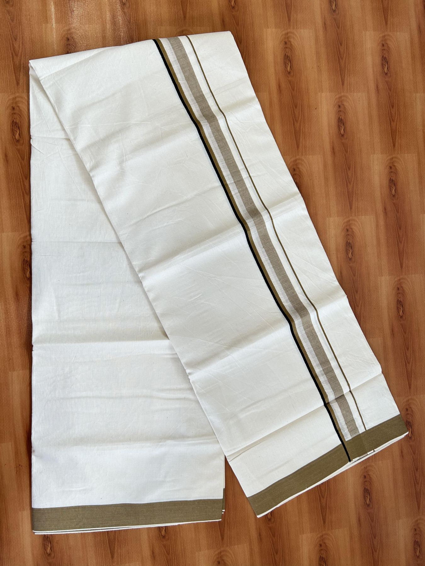 Single Mundu/Dhoti - Off White (Unbleached) 29% Discount !! KaithariKada Balaramapuram 100% Cotton Twisted 60s Thread - 1 Inch Silver Kasav & Black & Sand Brown Shaded Kara (2 meter /4 muzham) - 10 KK5393 GL