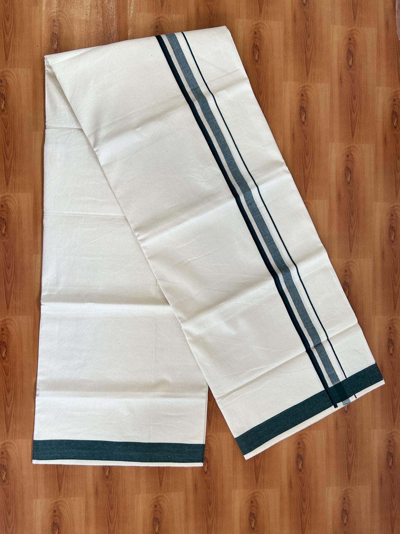 Single Mundu/Dhoti - Off White (Unbleached) 29% Discount !! KaithariKada Balaramapuram 100% Cotton Twisted 60s Thread - 1 Inch Silver Kasav & Black & Green Shaded Kara (2 meter /4 muzham) - 1 KK5393 GL