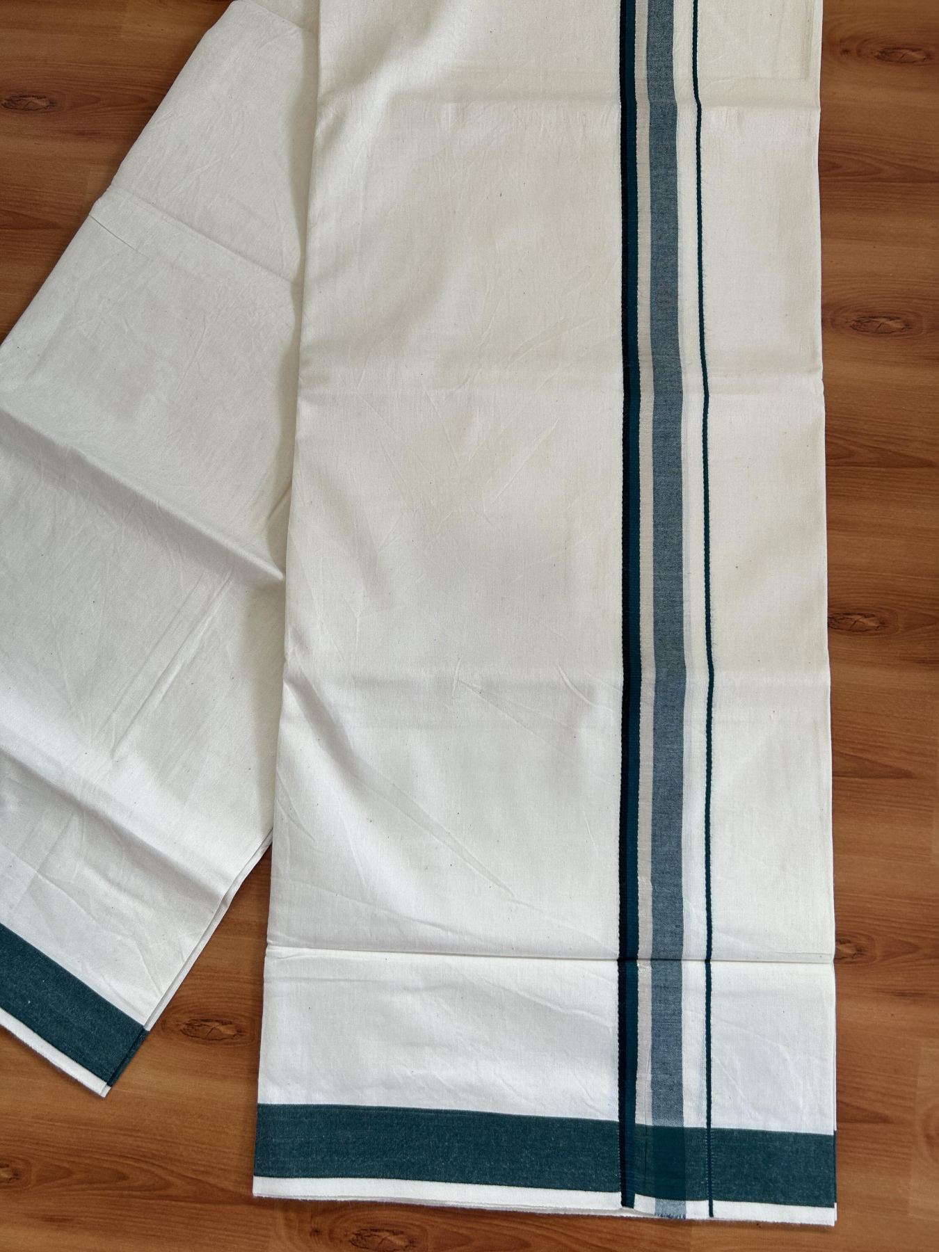 Single Mundu/Dhoti - Off White (Unbleached) 29% Discount !! KaithariKada Balaramapuram 100% Cotton Twisted 60s Thread - 1 Inch Silver Kasav & Black & Green Shaded Kara (2 meter /4 muzham) - 1 KK5393 GL