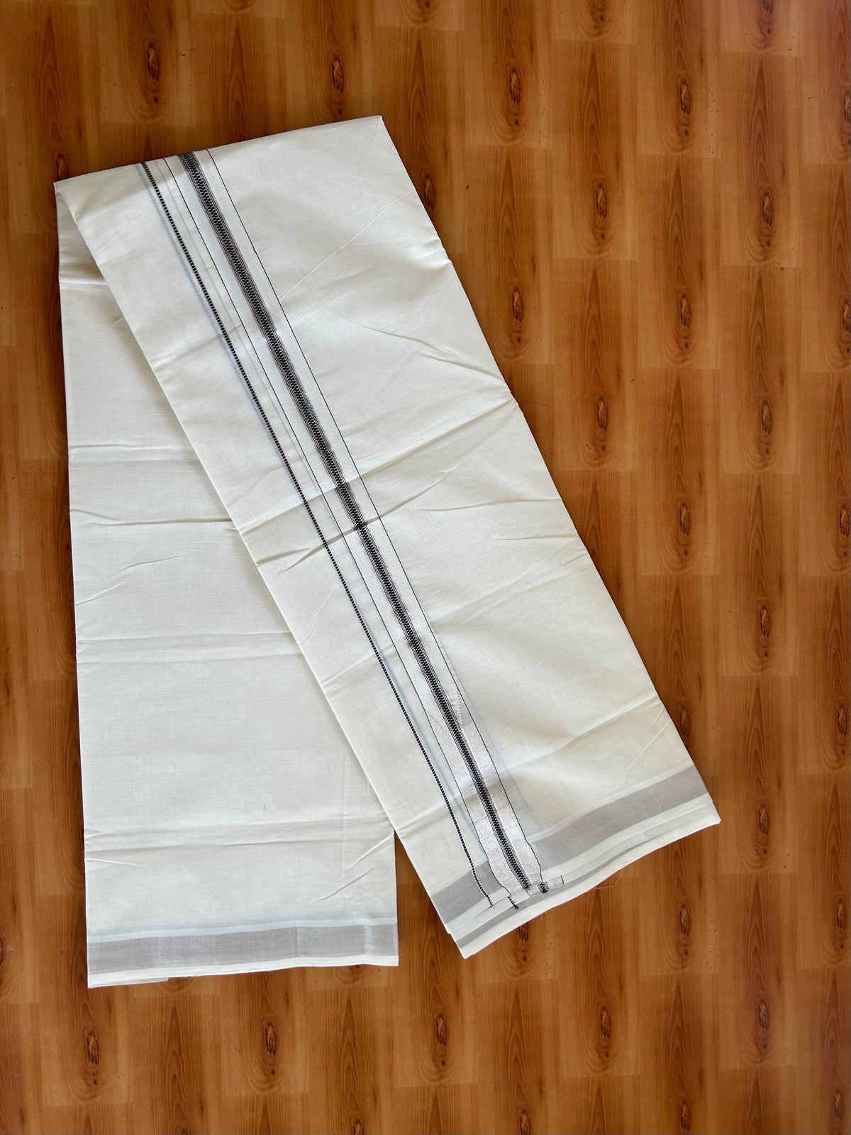 Double off white (Unbleached) Mund/Dhoti - 20% Discount! KaithariKada Pulimood Pure Cotton - 100X100 - 1.25 inch Puliyilakkara Silver kasav & Black chutty 4 m (8.5 Muzham) - 20 KK5543 GAN
