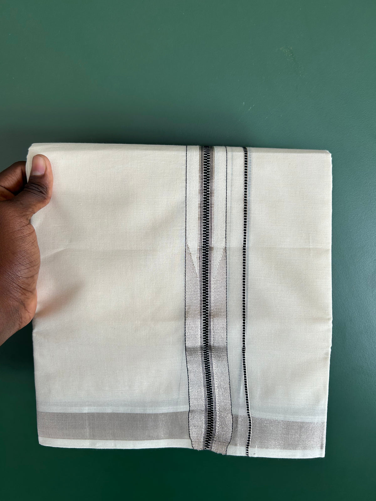 Double off white (Unbleached) Mund/Dhoti - 20% Discount! KaithariKada Pulimood Pure Cotton - 100X100 - 1.25 inch Puliyilakkara Silver kasav & Black chutty 4 m (8.5 Muzham) - 20 KK5543 GAN