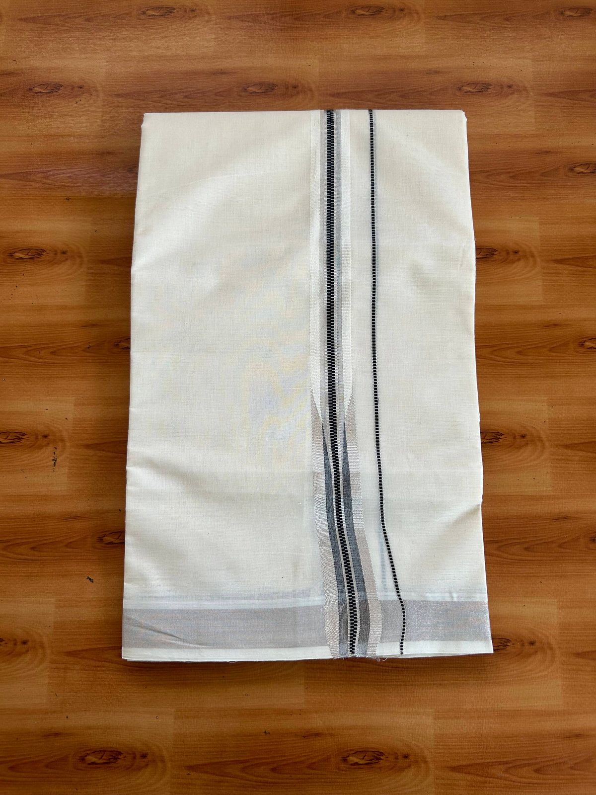 Double off white (Unbleached) Mund/Dhoti - 20% Discount! KaithariKada Pulimood Pure Cotton - 100X100 - 1.25 inch Puliyilakkara Silver kasav & Black chutty 4 m (8.5 Muzham) - 21 KK5543 GAN