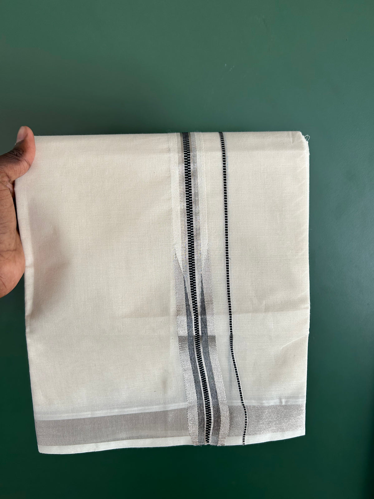 Double off white (Unbleached) Mund/Dhoti - 20% Discount! KaithariKada Pulimood Pure Cotton - 100X100 - 1.25 inch Puliyilakkara Silver kasav & Black chutty 4 m (8.5 Muzham) - 21 KK5543 GAN