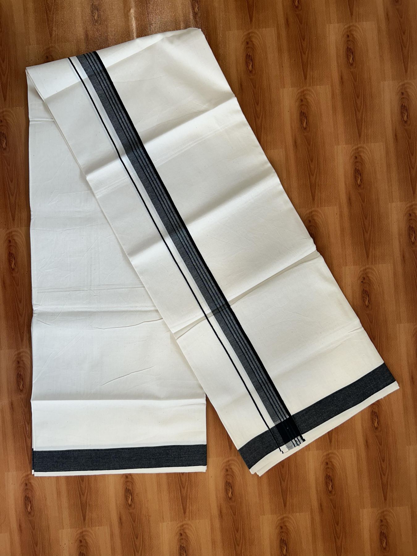Single Mundu/Dhoti - Off White (Unbleached) 29% Discount !! KaithariKada Balaramapuram 100% Cotton Twisted 60s Thread - 1 Inch Dark Green & Black Shaded Striped Kara (2 meter /4 muzham) - 22 KK5393 GL