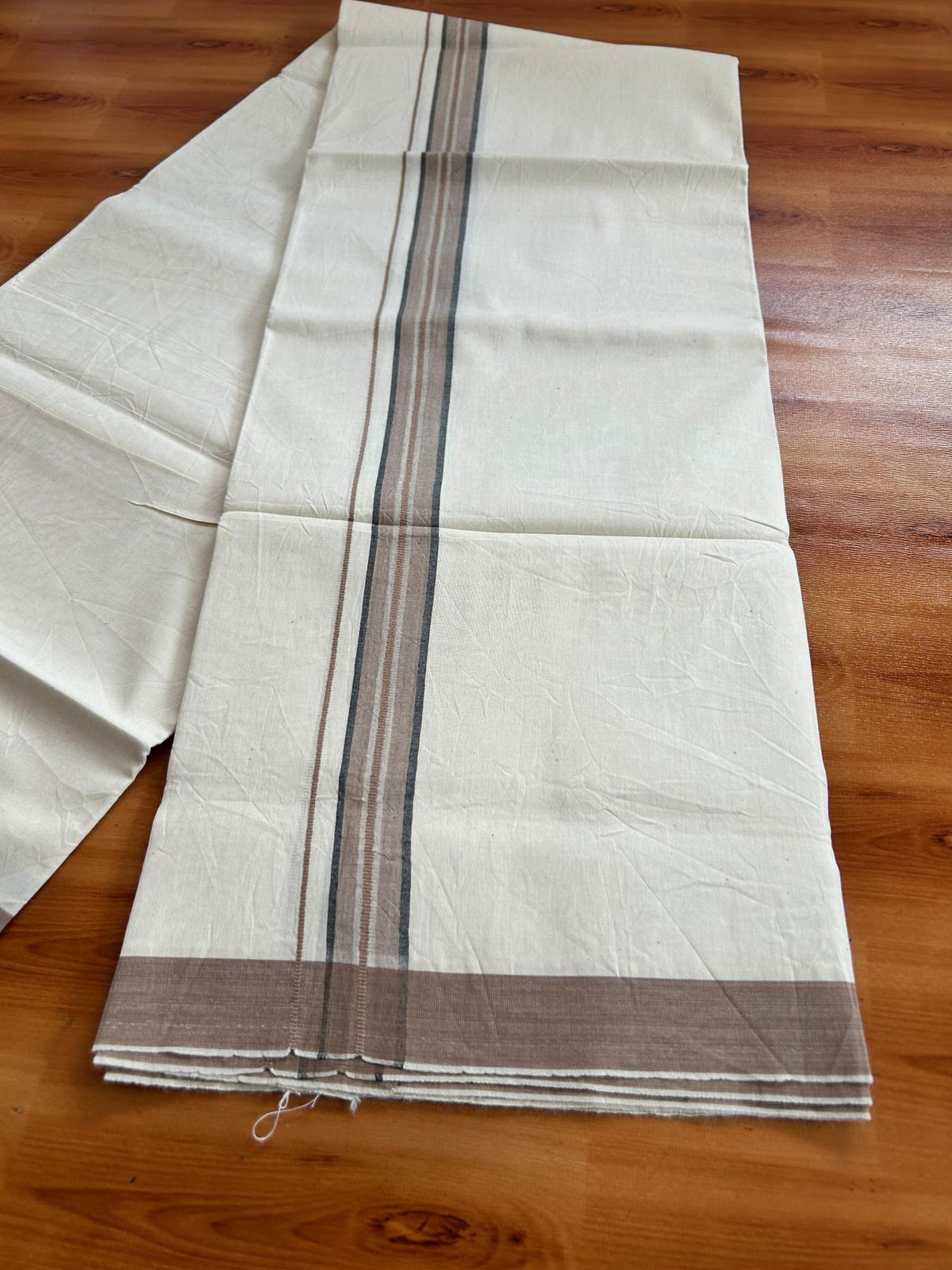 Single Off White (Unbleached) Mundu/Dhoti - 36% DISCOUNT!! KaithariKada Balaramapuram 100% Cotton - Twisted 60s Thread - 1.25 inch Silver Kasav Black & Dusty Brown Shaded Striped Kara (2 meter / 4 muzham) - 31 KK5495 GL