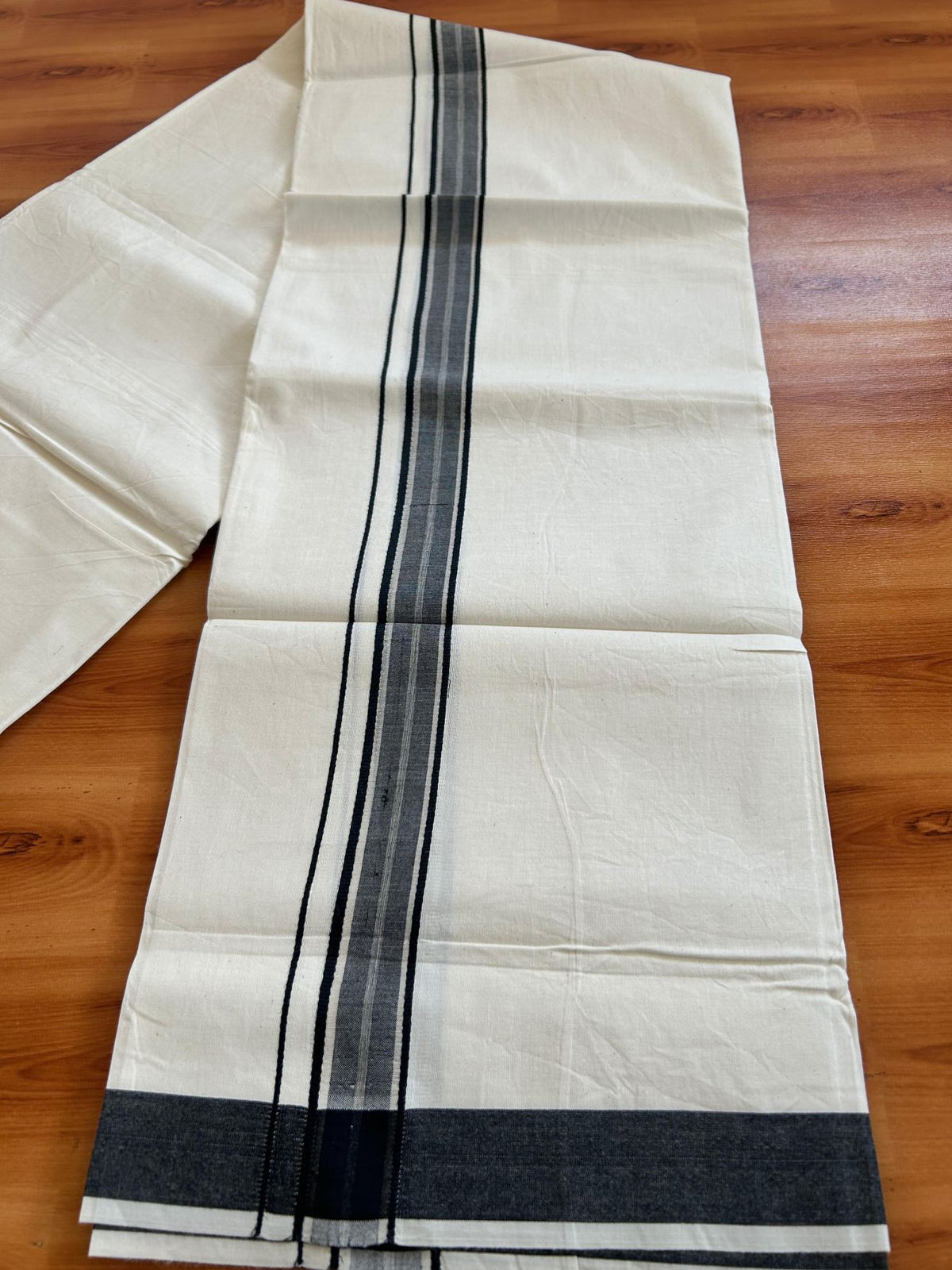 Single Off White (Unbleached) Mundu/Dhoti - 36% DISCOUNT!! KaithariKada Balaramapuram 100% Cotton - Twisted 60s Thread - 1.25 inch Silver Kasav Black Shaded Striped Kara (2 meter / 4 muzham) - 28 KK5495 GL