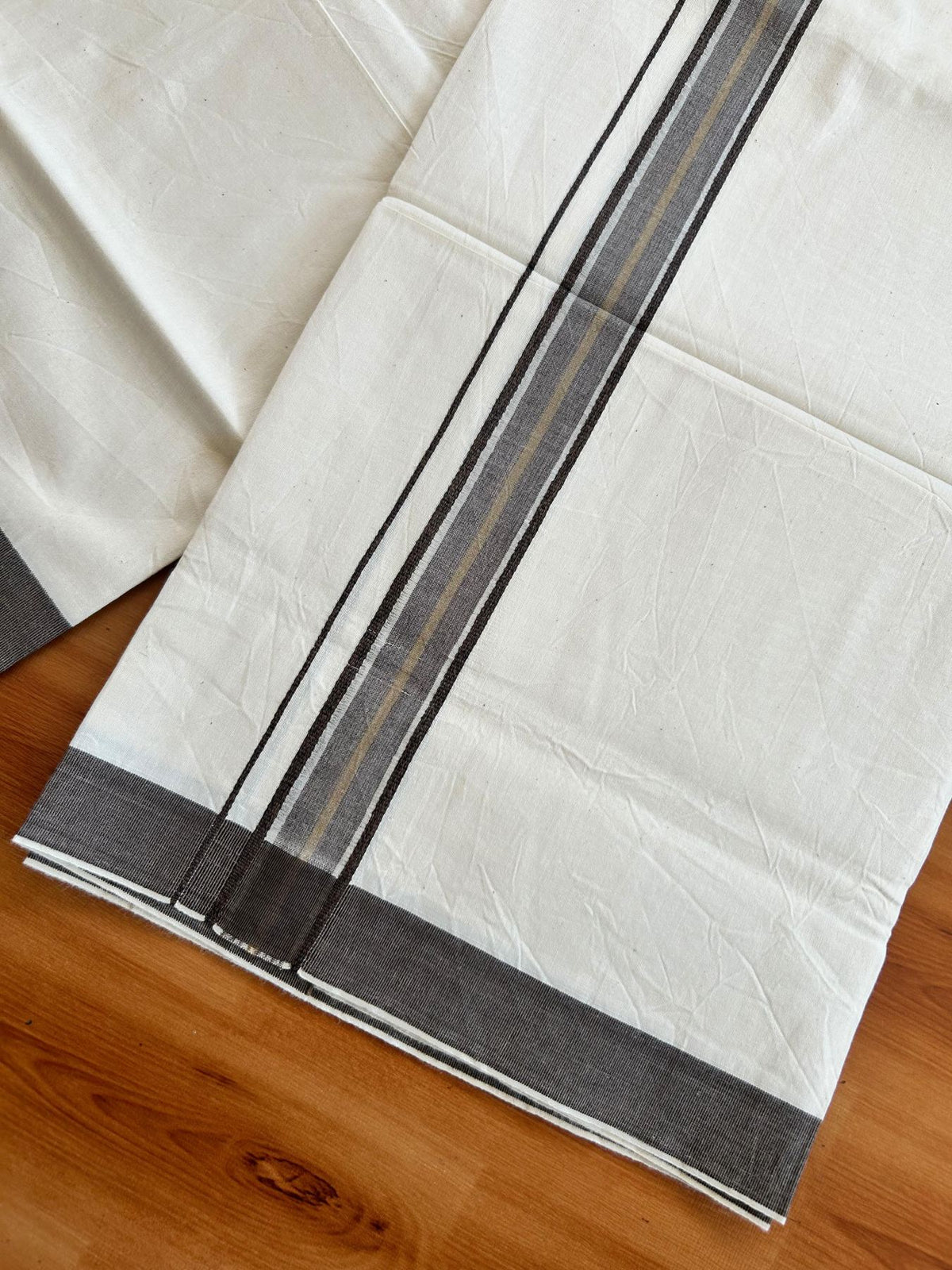 Single Off White (Unbleached) Mundu/Dhoti - 36% DISCOUNT!! KaithariKada Balaramapuram 100% Cotton - Twisted 60s Thread - 1.25 inch Silver Kasav Brown Shaded Striped Kara (2 meter / 4 muzham) - 25 KK5495 GL