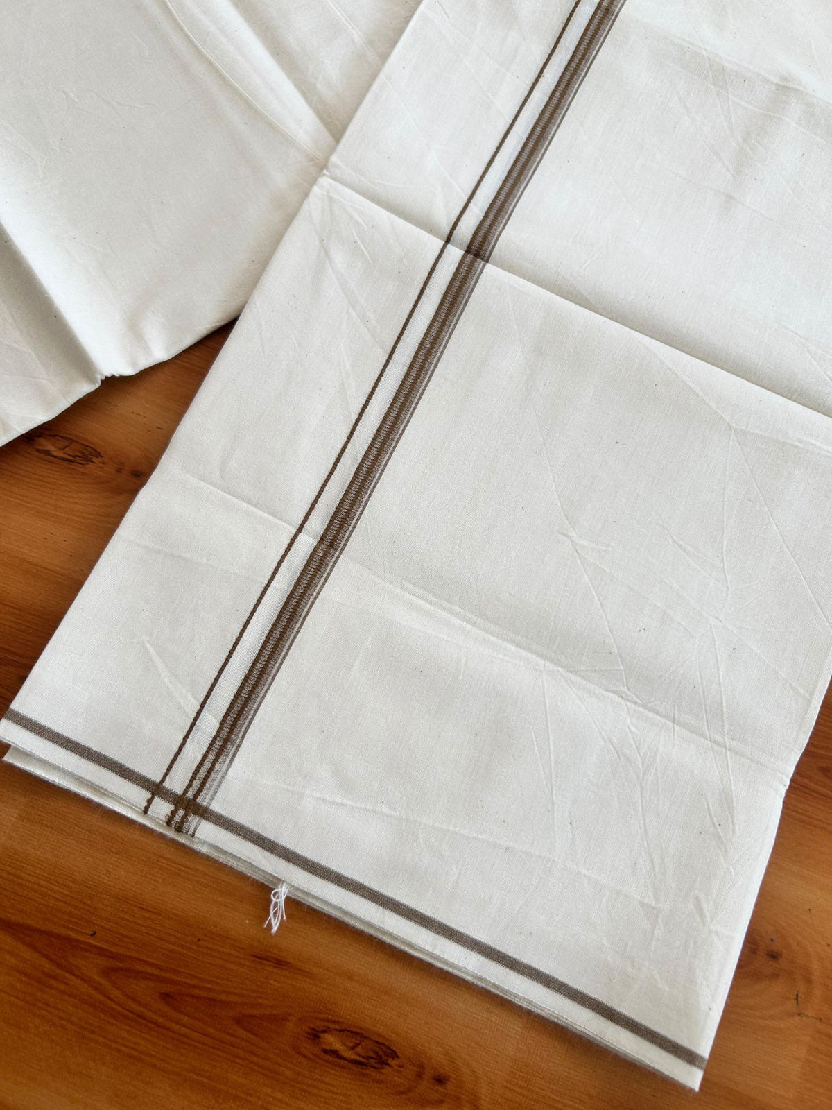 Single Off White (Unbleached) Mundu/Dhoti - 36% DISCOUNT!! KaithariKada Balaramapuram 100% Cotton - Twisted 60s Thread - 1 cm Brown Shaded Striped Kara (2 meter / 4 muzham) - 32 KK5495 GL
