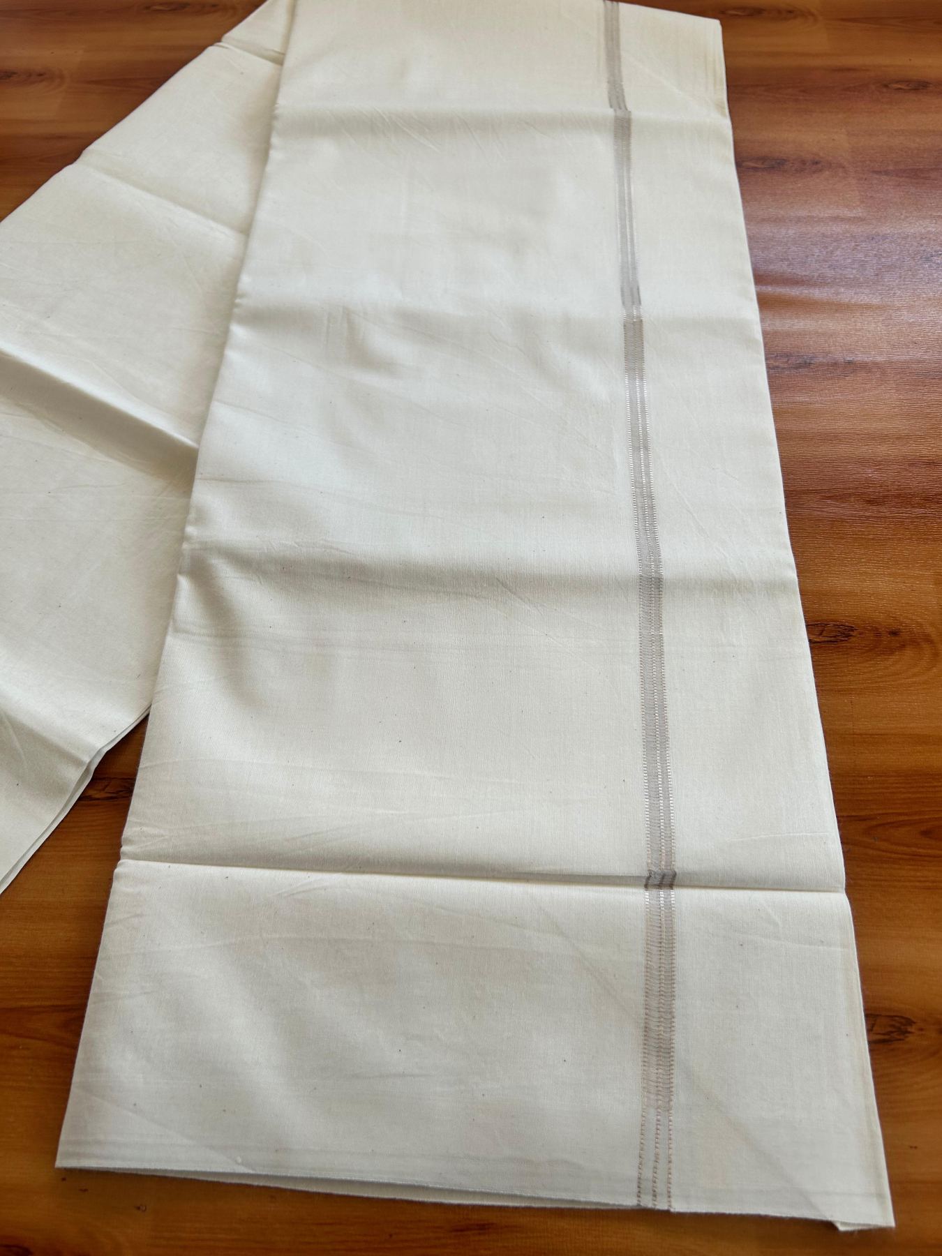 Single Off White (Unbleached) Mundu/Dhoti - 36% DISCOUNT!! KaithariKada Balaramapuram 100% Cotton - Twisted 60s Thread - 0.75 cm Silver Shaded Striped Kara (2 meter / 4 muzham) - 34 KK5495 GL