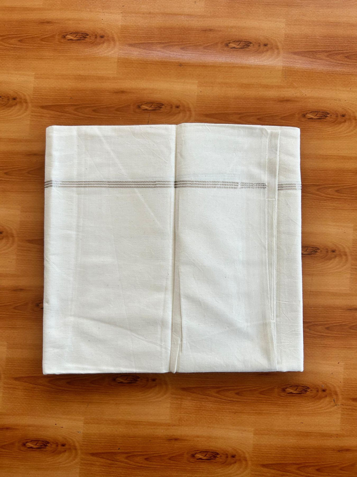 Single Off White (Unbleached) Mundu/Dhoti - 36% DISCOUNT!! KaithariKada Balaramapuram 100% Cotton - Twisted 60s Thread - 0.75 cm Silver Striped Kara (2 meter / 4 muzham) - 33 KK5495 GL