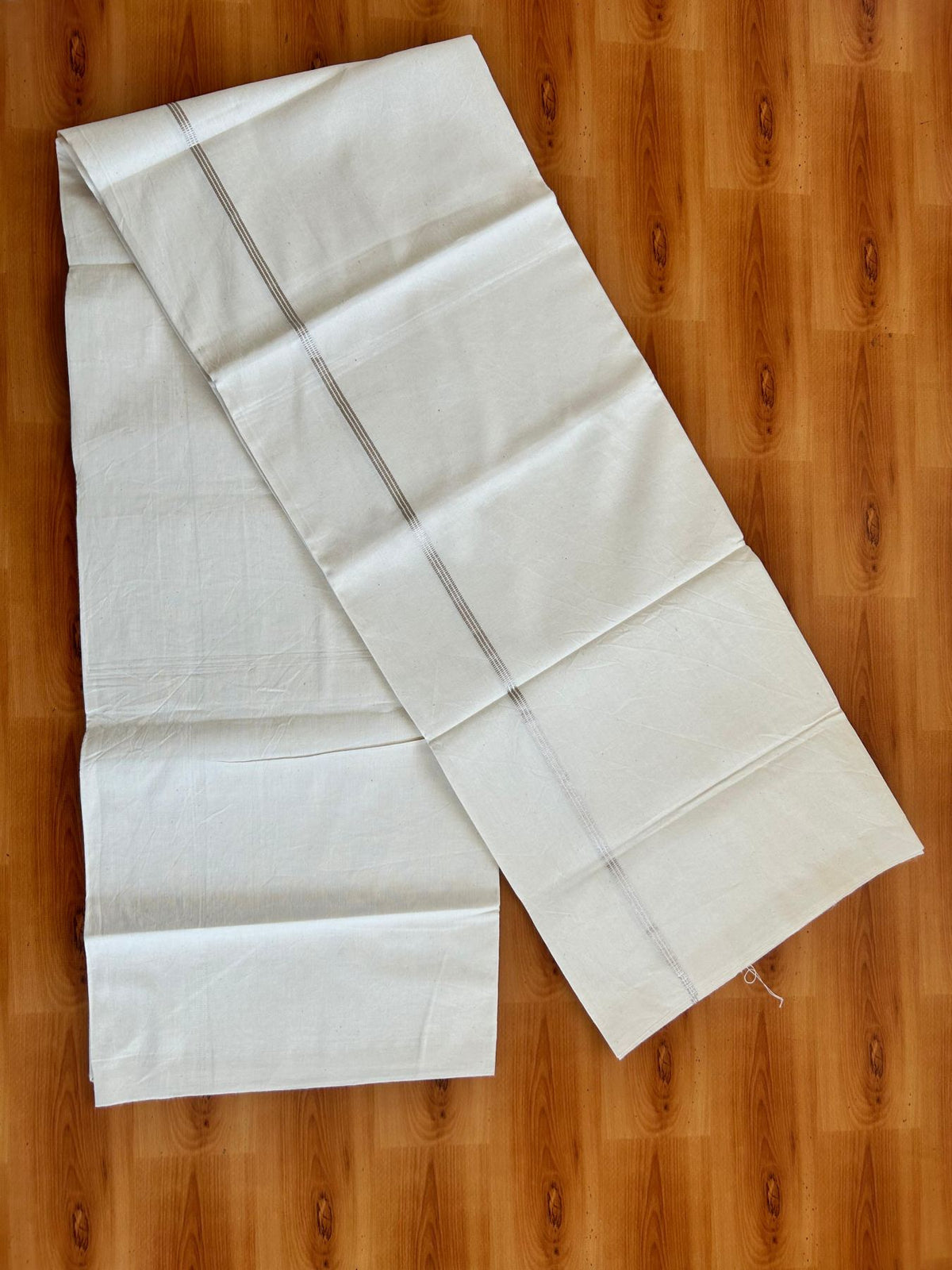 Single Off White (Unbleached) Mundu/Dhoti - 36% DISCOUNT!! KaithariKada Balaramapuram 100% Cotton - Twisted 60s Thread - 0.75 cm Silver Striped Kara (2 meter / 4 muzham) - 33 KK5495 GL