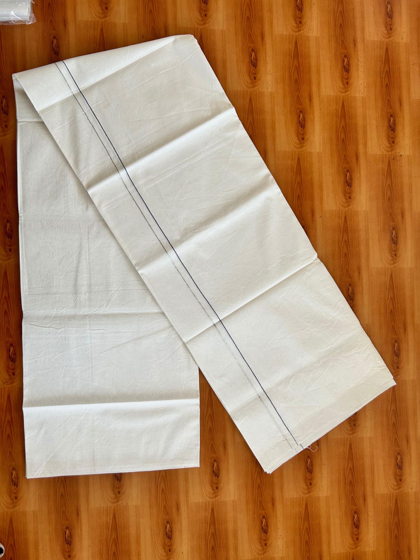 Single Off White (Unbleached) Mundu/Dhoti - 36% DISCOUNT!! KaithariKada Balaramapuram 100% Cotton - Twisted 60s Thread - 0.75 cm Silver Kasav Violet Puliyilakkara One Side Chutty (2 meter / 4 muzham) - 35 KK5495 GL