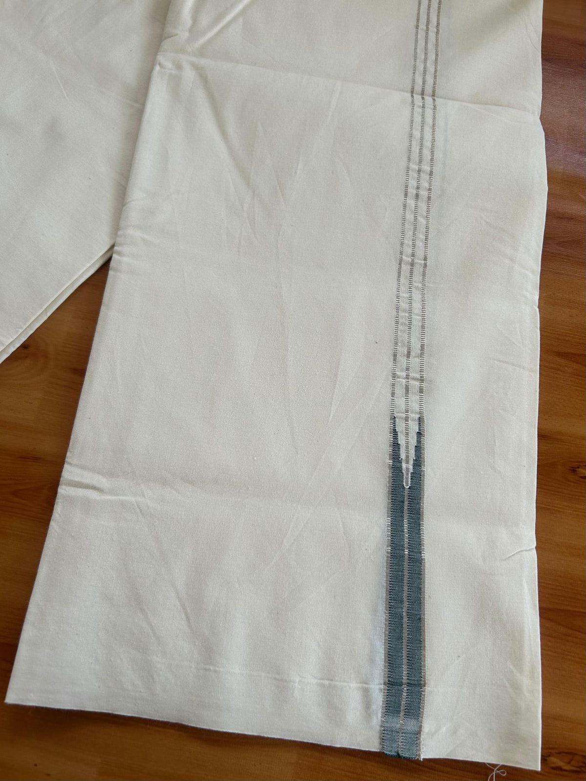 Single Off White (Unbleached) Mundu/Dhoti - 20% Discount!! KaithariKada Pulimood 100% Cotton 100s Twisted - 1.5 cm Puliyilakkara Silver Kasav & Dark Green Striped Chutty Kara - 2 mtr (4 muzham) - 15 KK5546 ASH