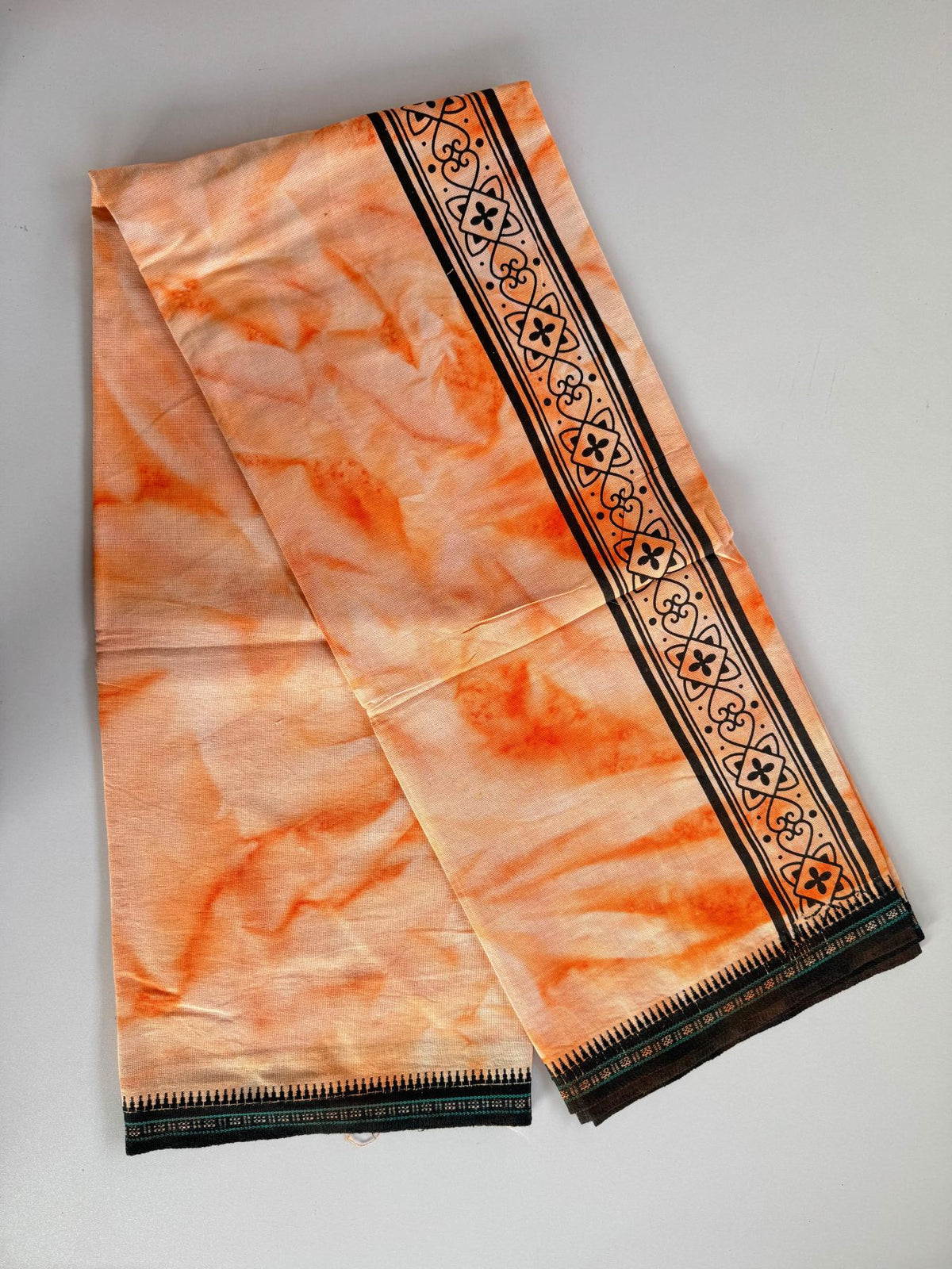 Dyed Single Kaily / Lungi - Kaitharikada - Mixed Cotton - 40s twisted - 2.75 inch Black Printed Design Kara With Peach & White Shaded Colour Body (2 meter / 4 muzham) - 60 KK8097 SAT