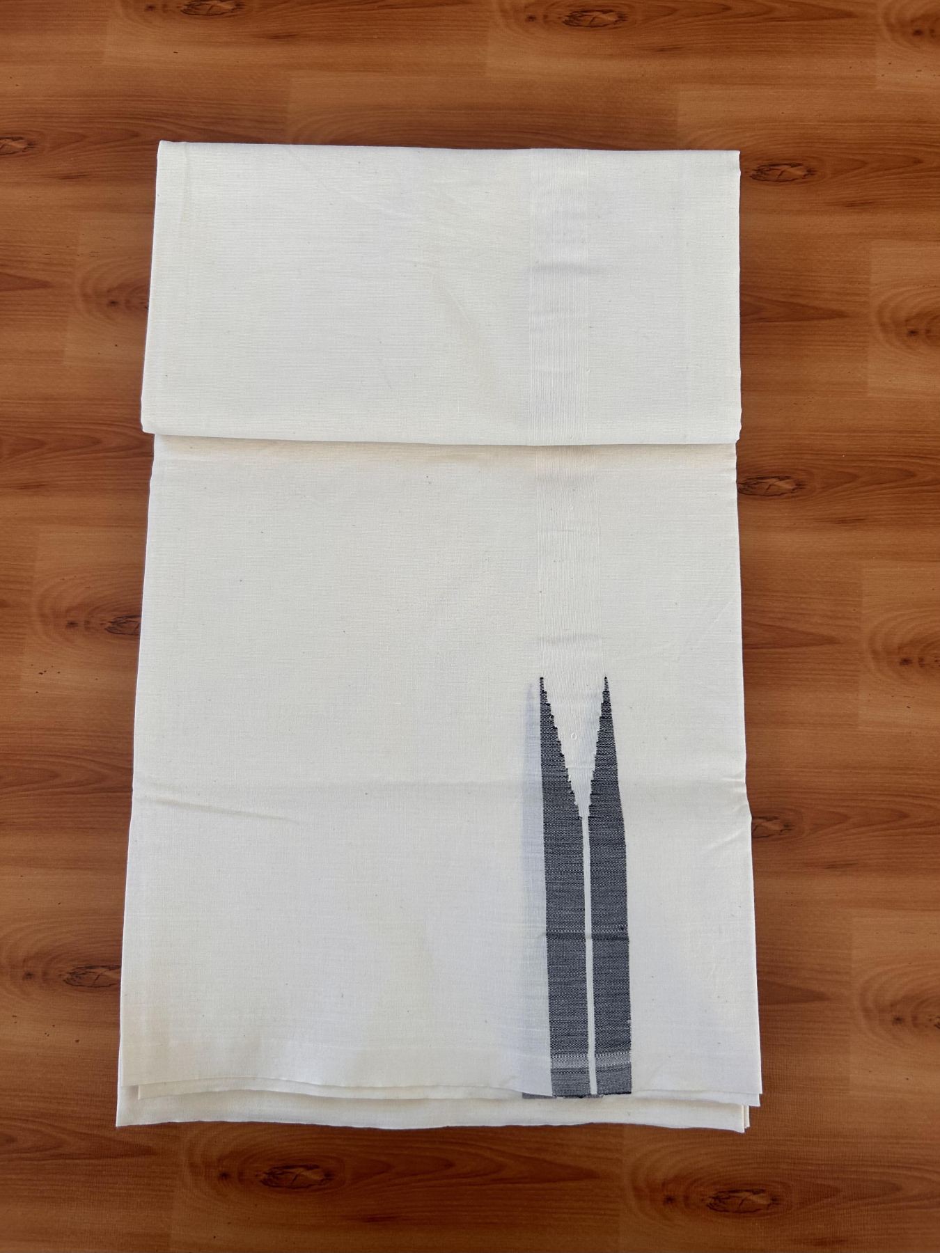 Single Mundu/Dhoti - Off White (Unbleached) 20% Discount !! KaithariKada Balaramapuram 100% Cotton Twisted 100s Thread - 1 inch Puliyilakkara Black Chutty (2 meter/4 Muzham) - 1 KK5431 ASH