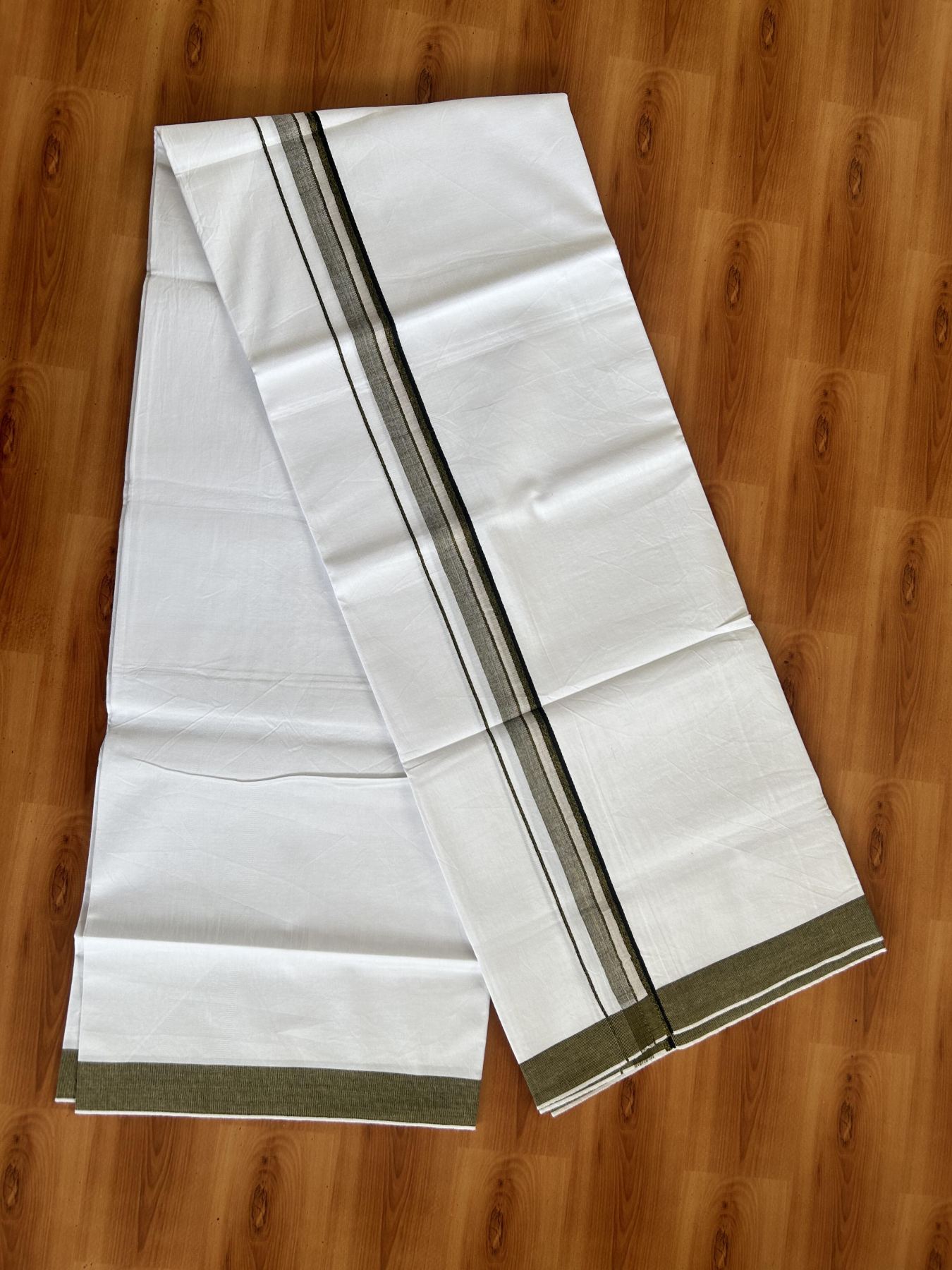 Single Mundu/Dhoti  - Pure White - 29% Discount !! KaithariKada Balaramapuram 100% Cotton - Twisted 60s Thread -1 Inch Silver Kasav & Black & Yellowish Olive Green Shaded Kara (2 meter / 4 muzham) - 33 KK5393 GL